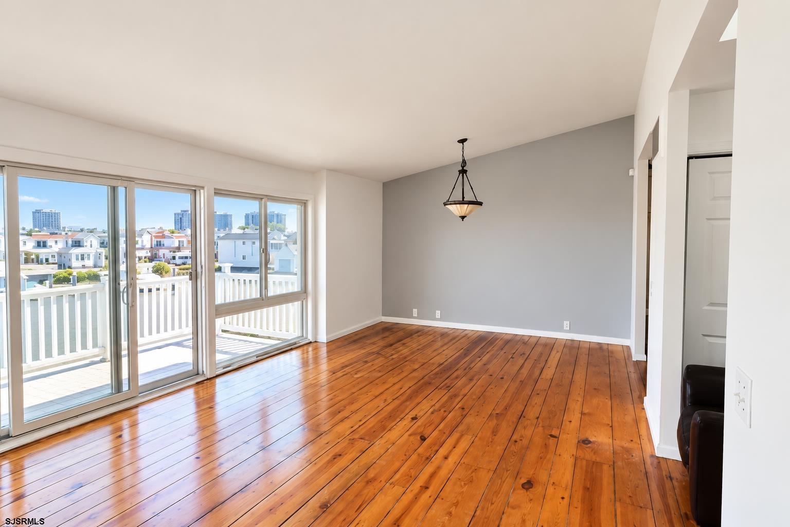 151 N Annapolis Avenue - Picture 2