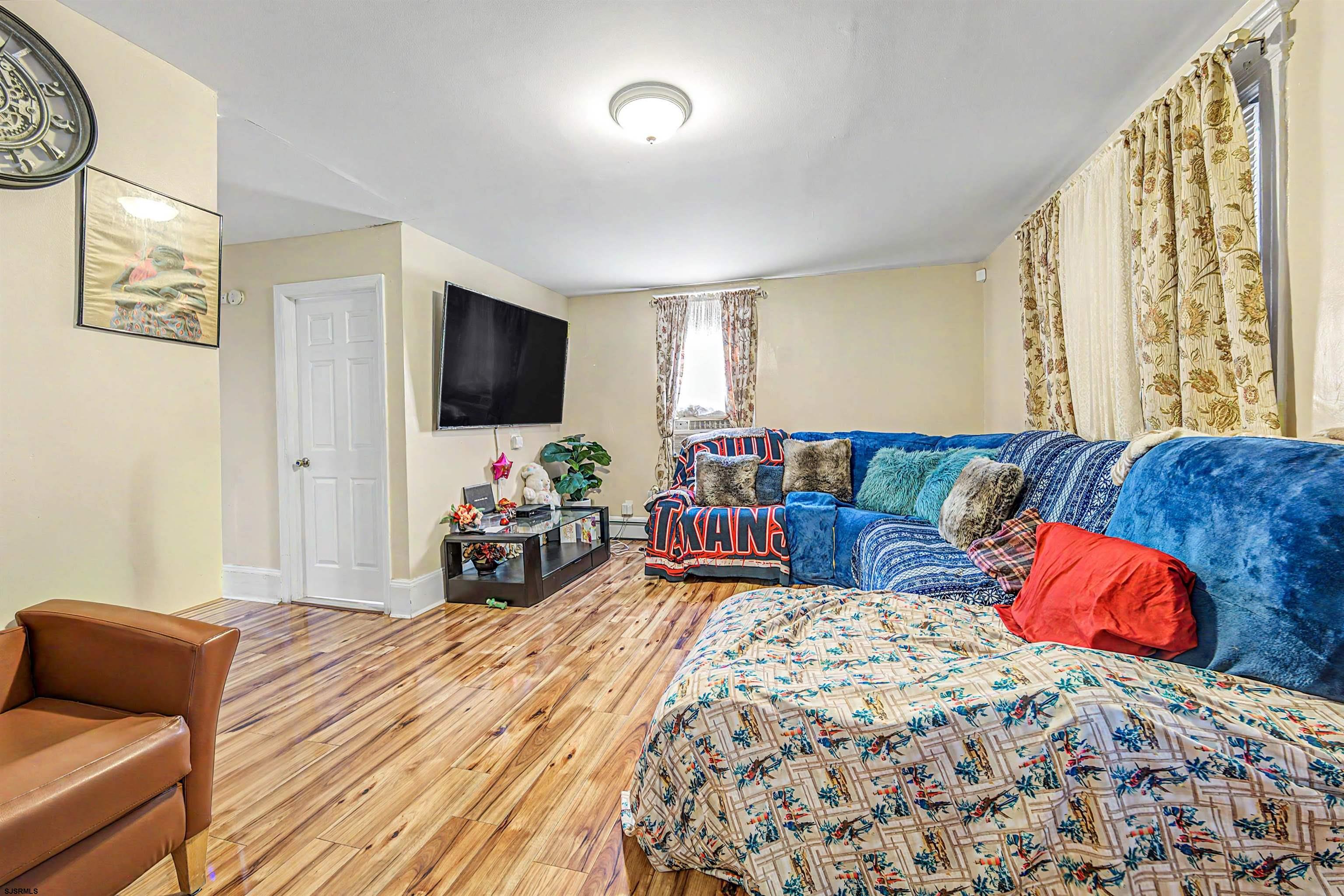 214 S Franklin Blvd - Picture 4