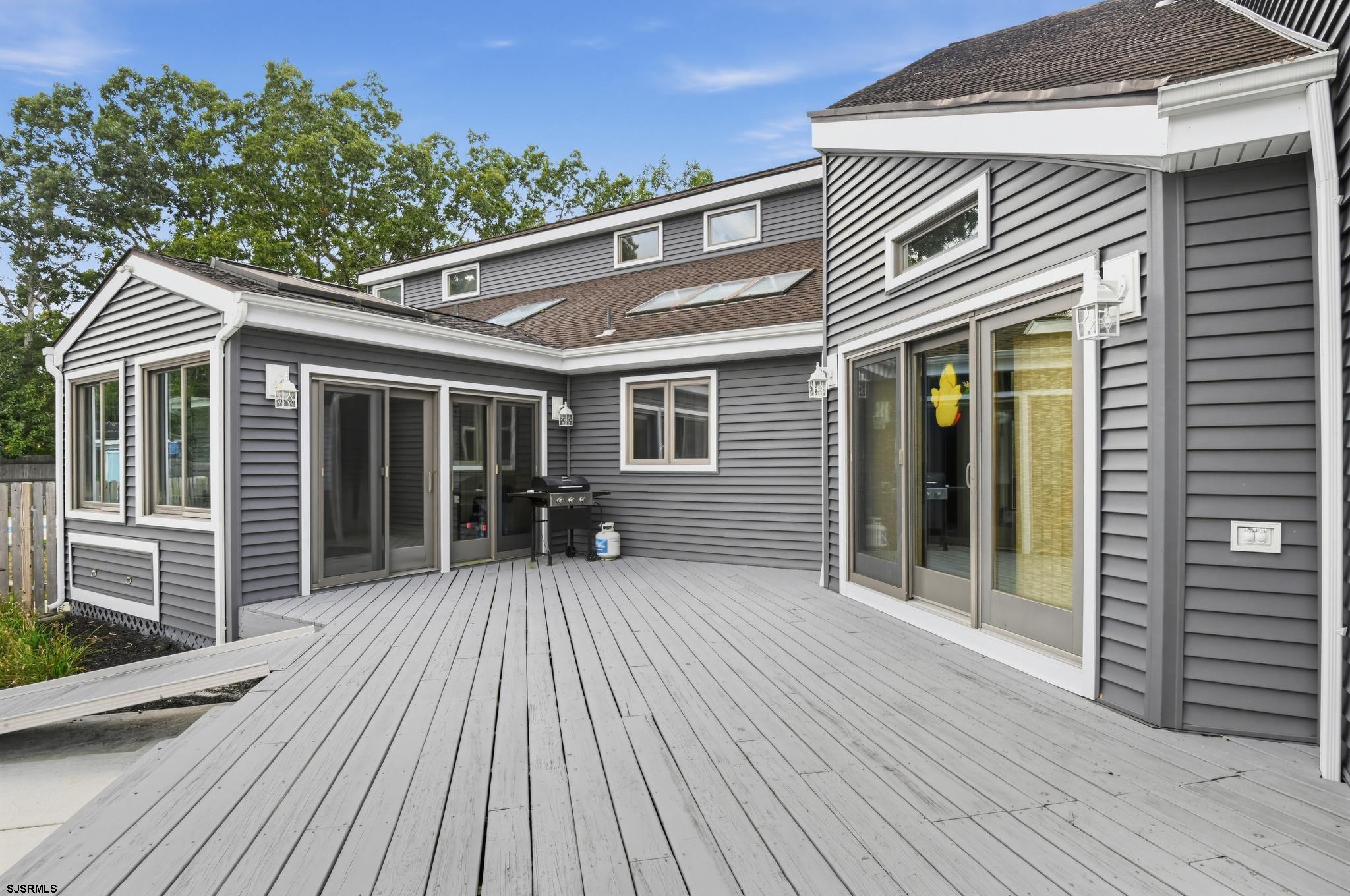 203 Dove Ln
