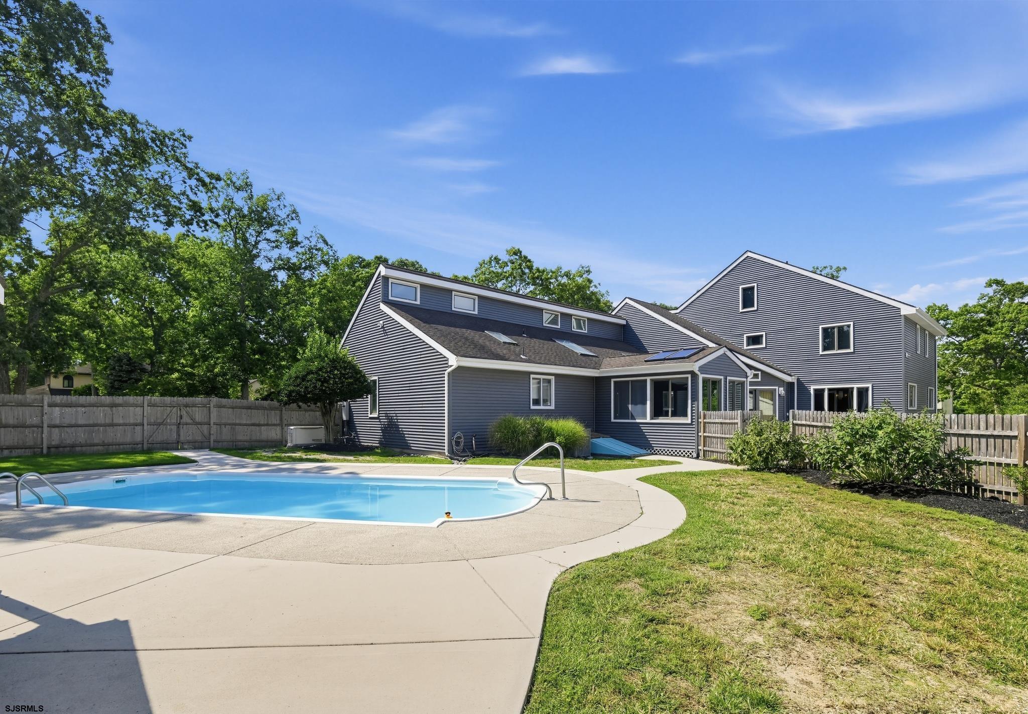 203 Dove Ln