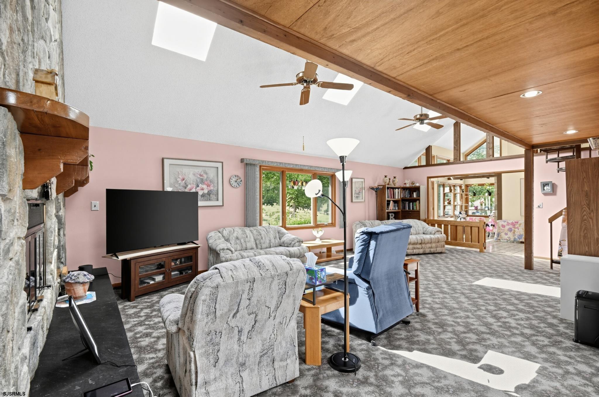 203 Dove Ln