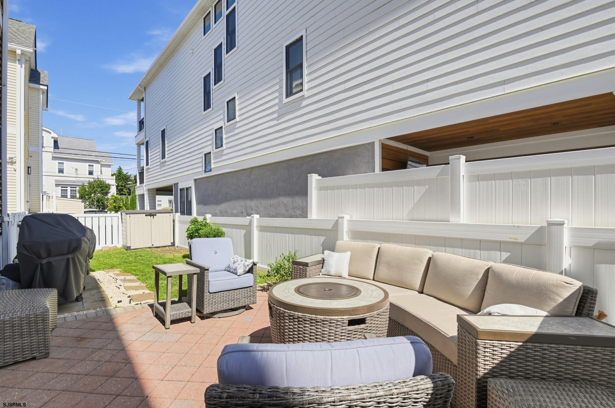 23 N Adams Avenue