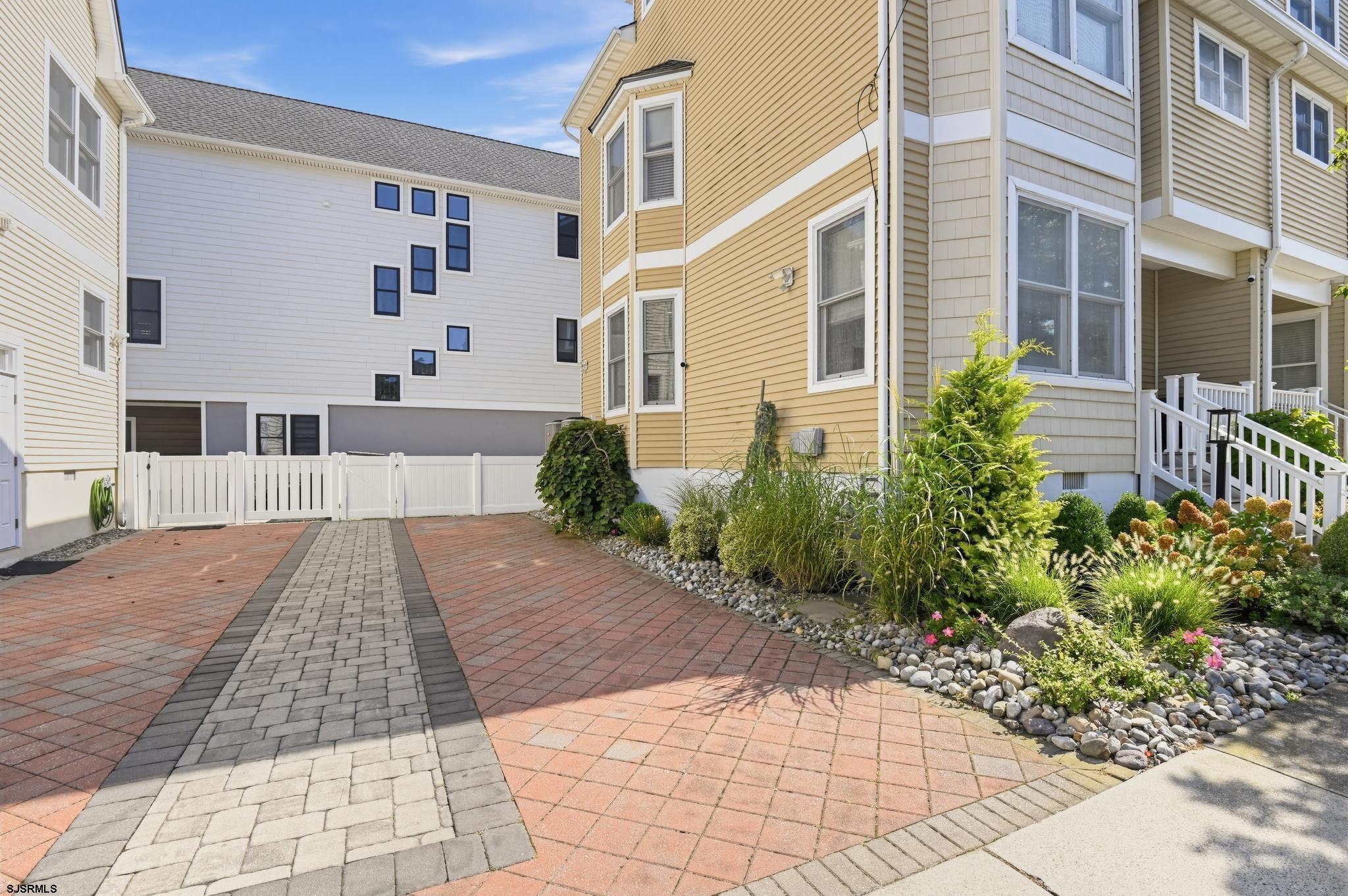 23 N Adams Avenue