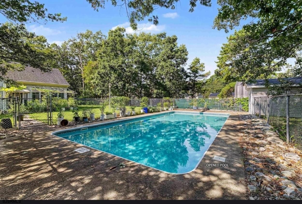 11 Berkshire Dr