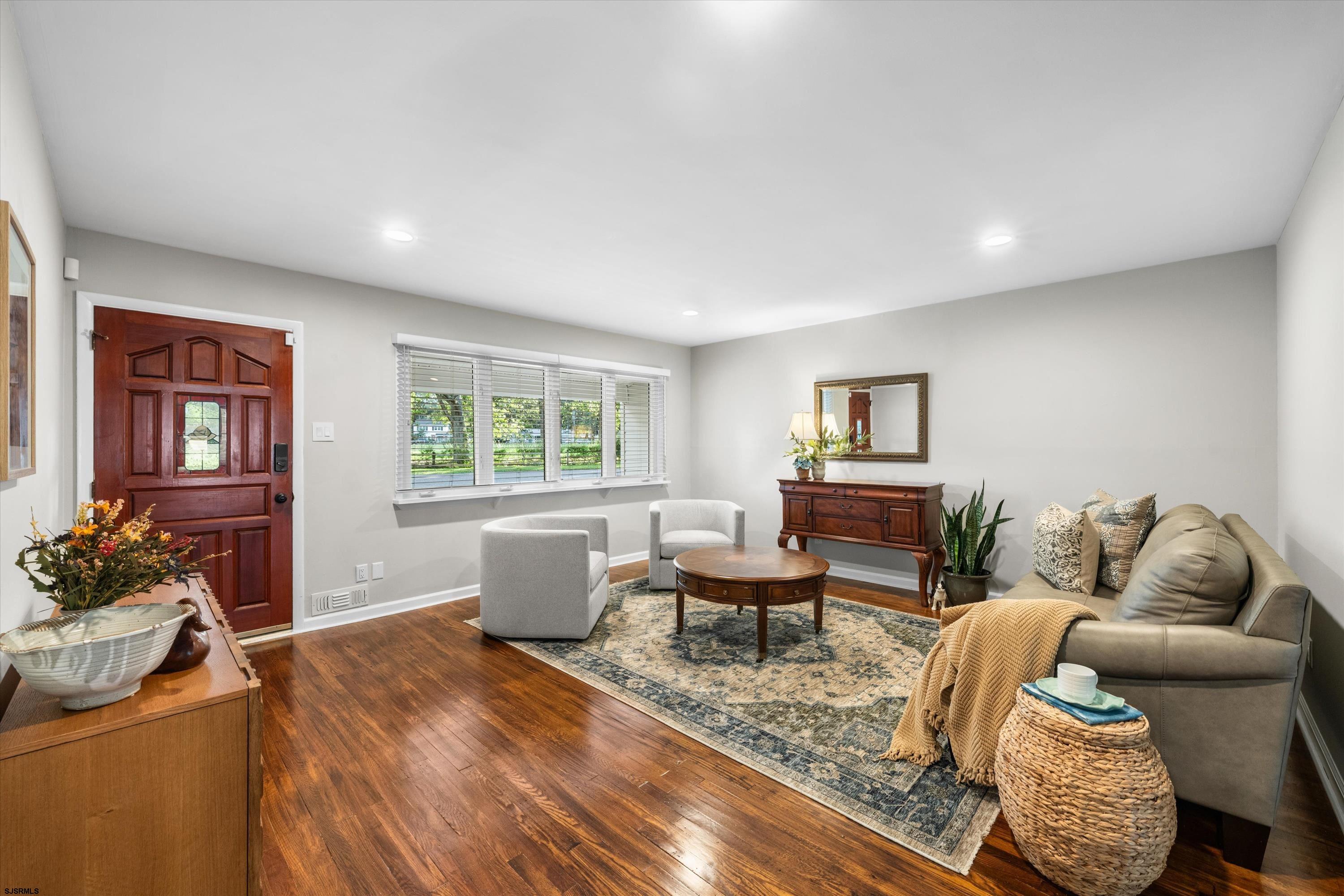12 Dogwood Dr