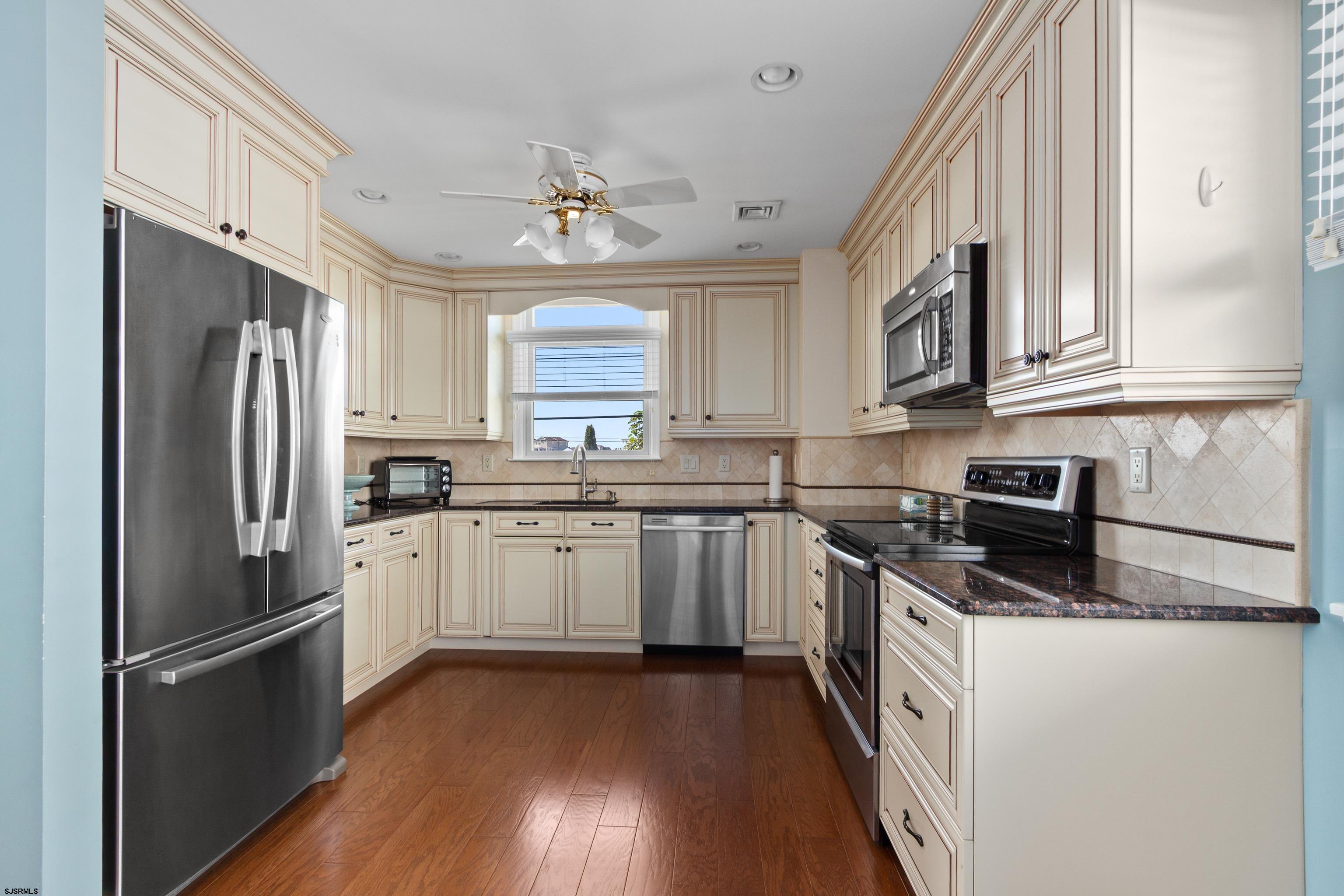 418 W Evans