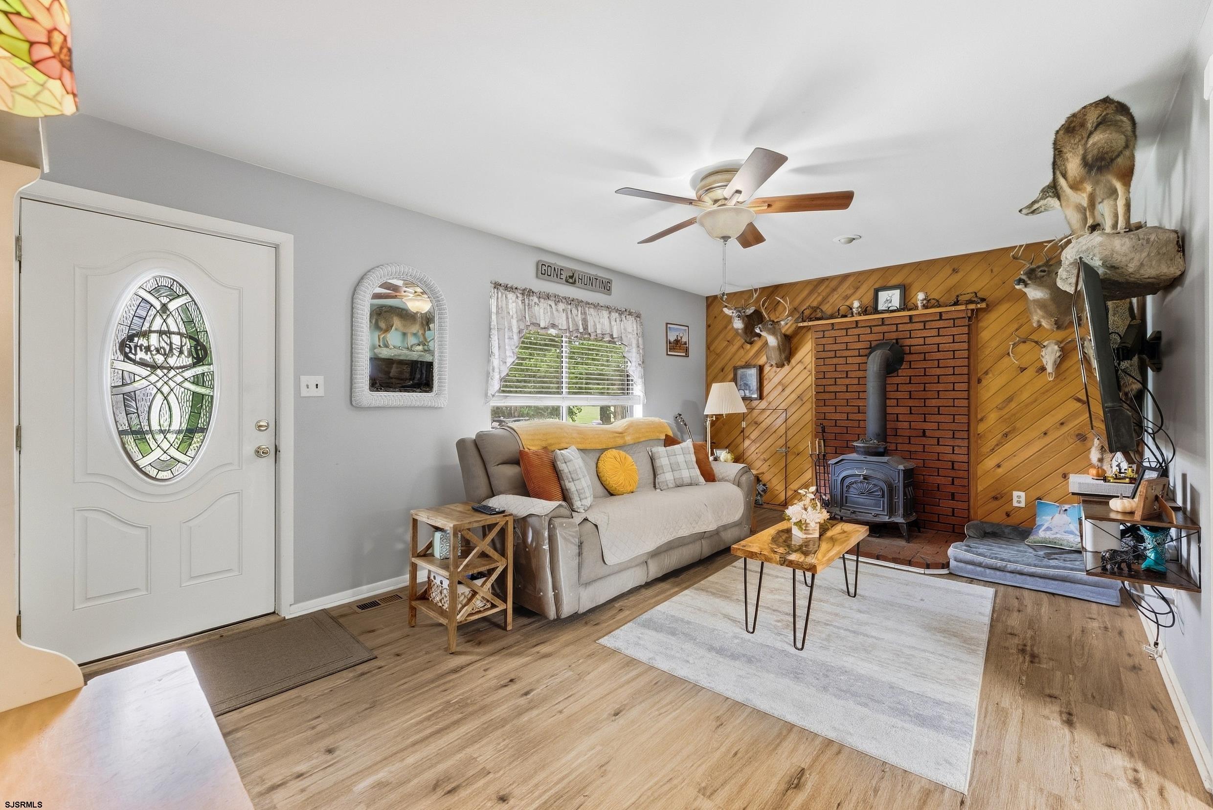 204 Sanford Ln