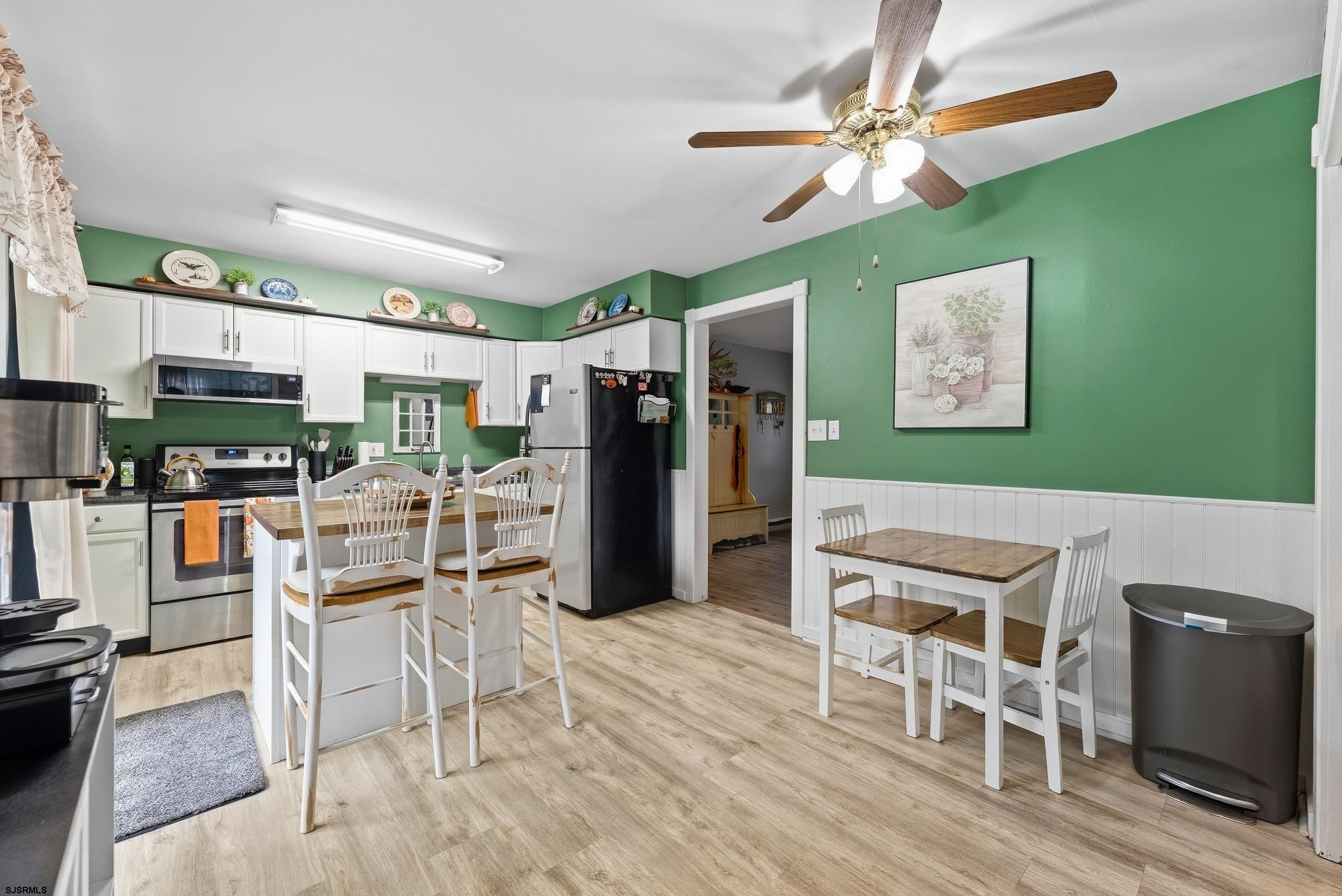 204 Sanford Ln