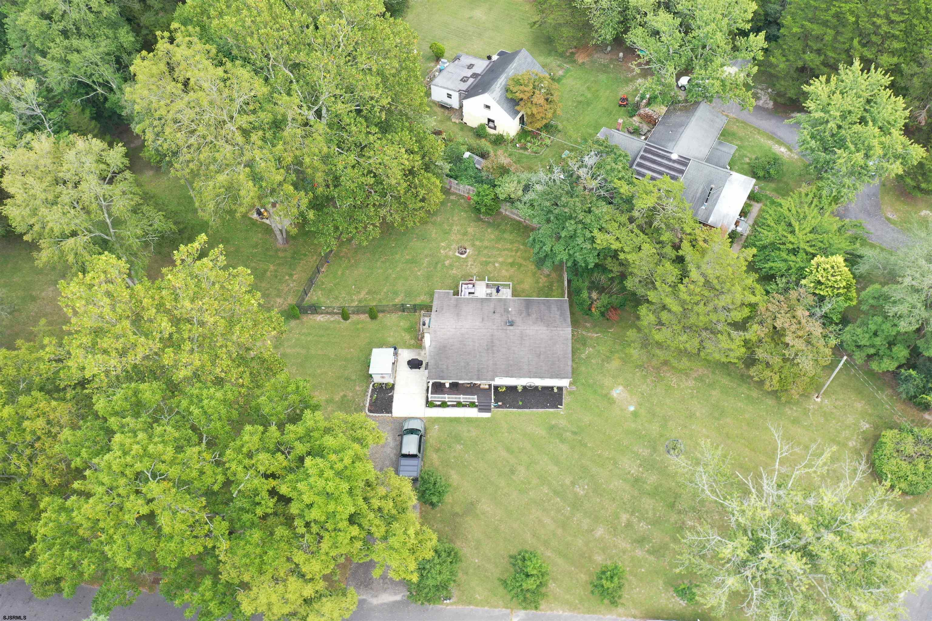 204 Sanford Ln - Picture 4