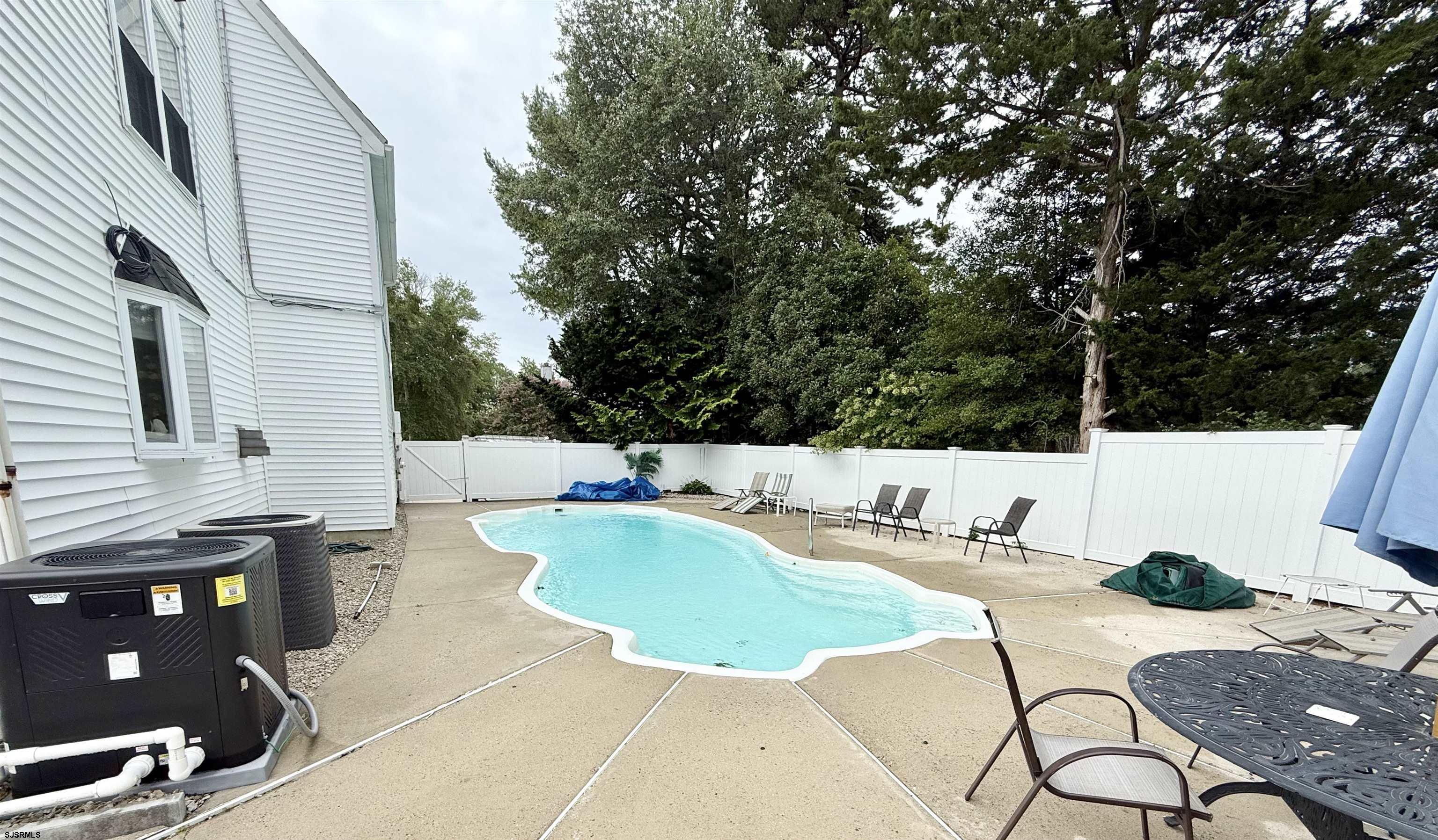 200 Creek Ct