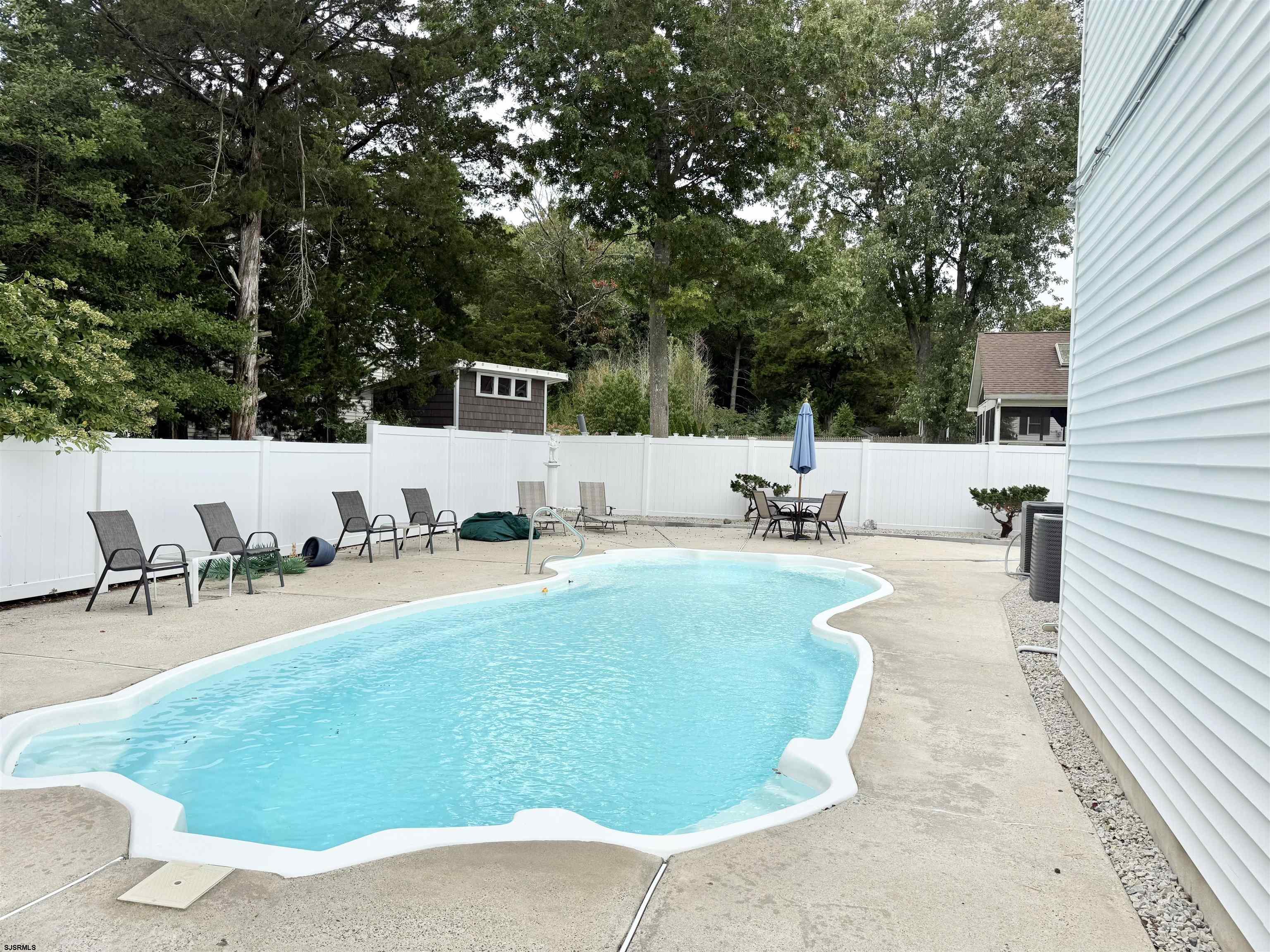 200 Creek Ct