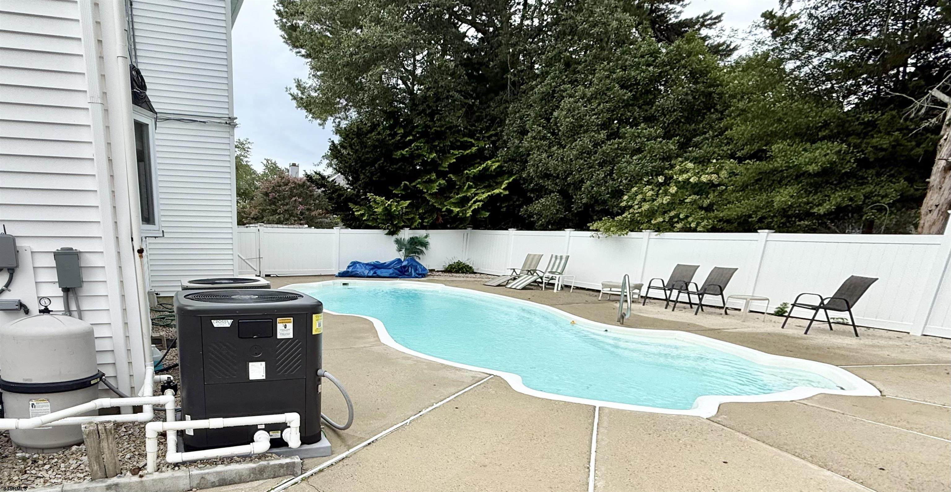 200 Creek Ct