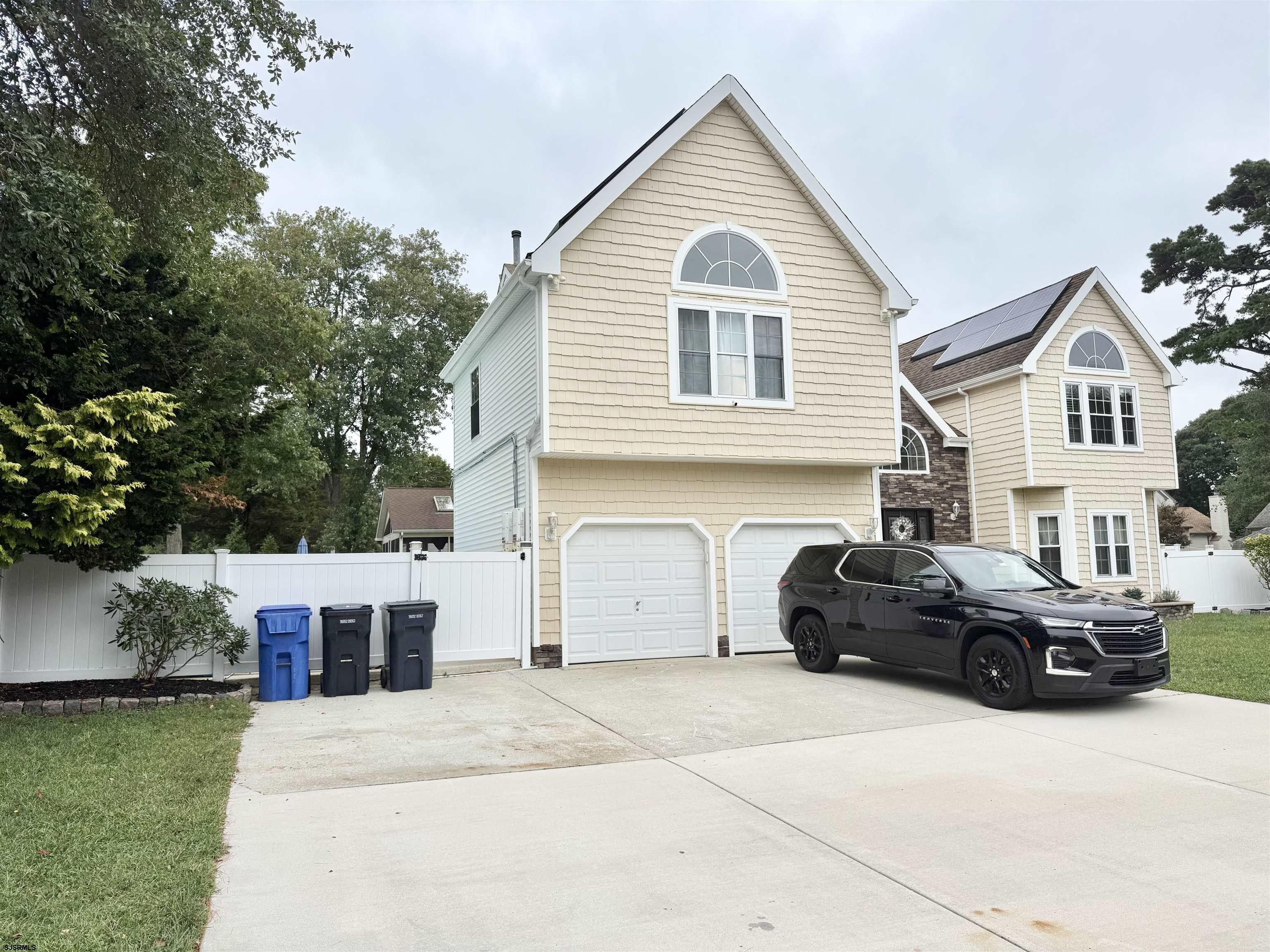 200 Creek Ct