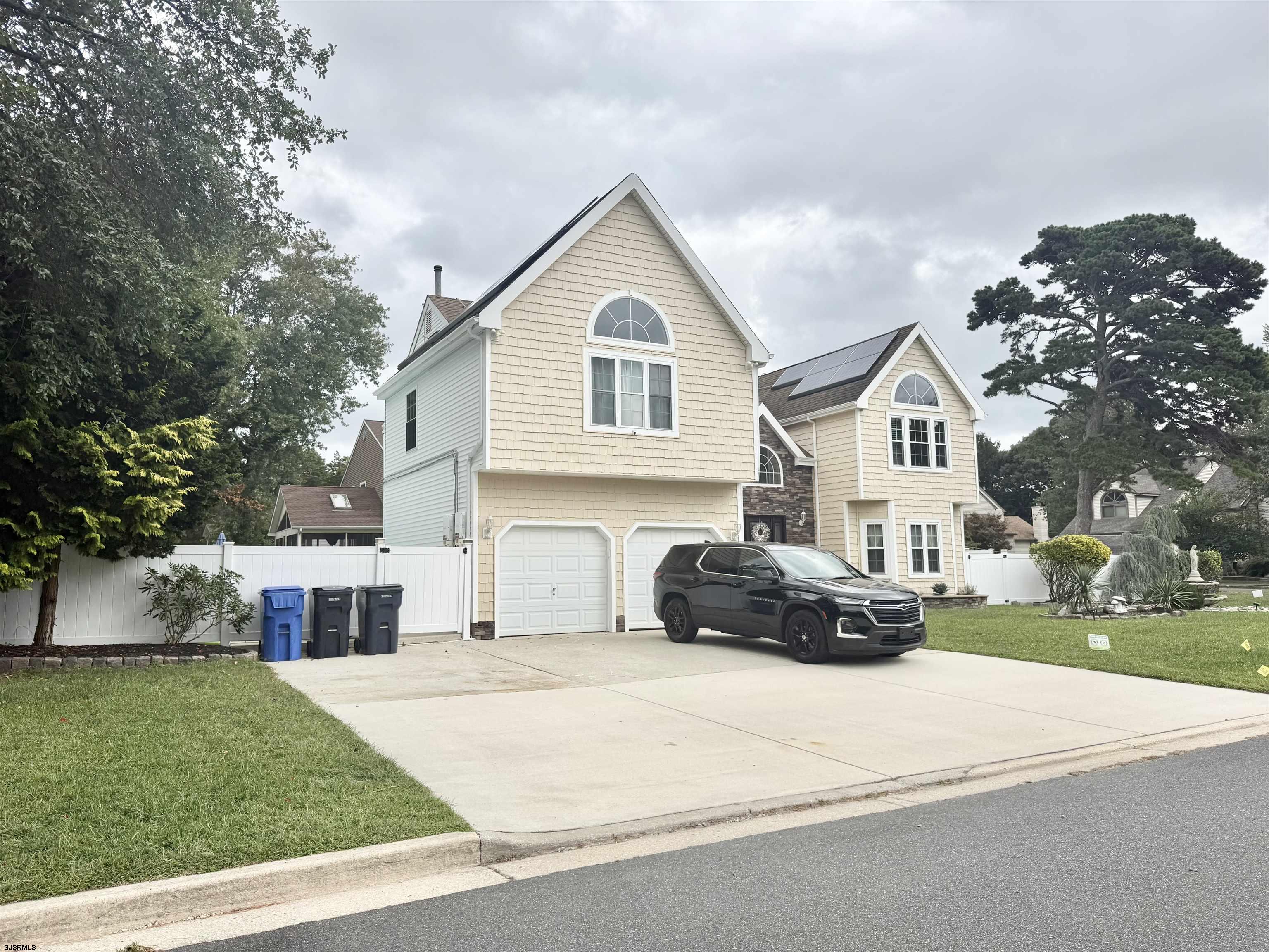 200 Creek Ct