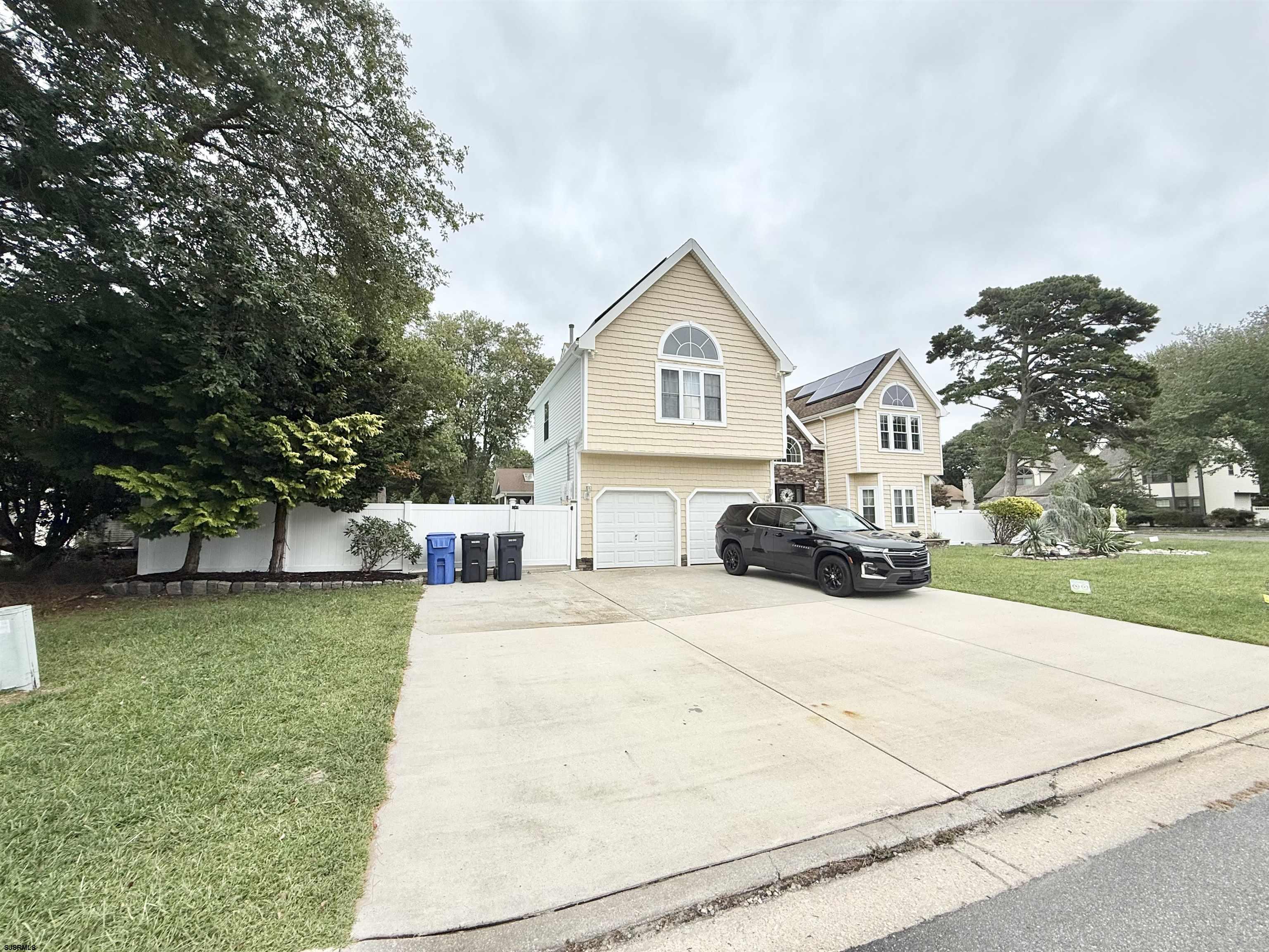 200 Creek Ct