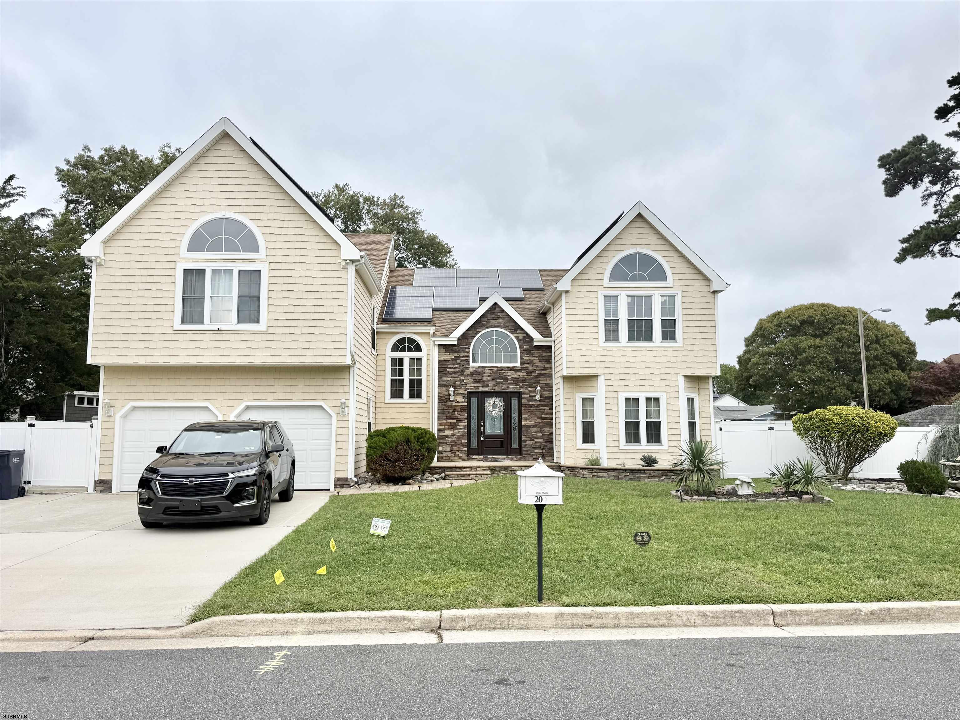 200 Creek Ct