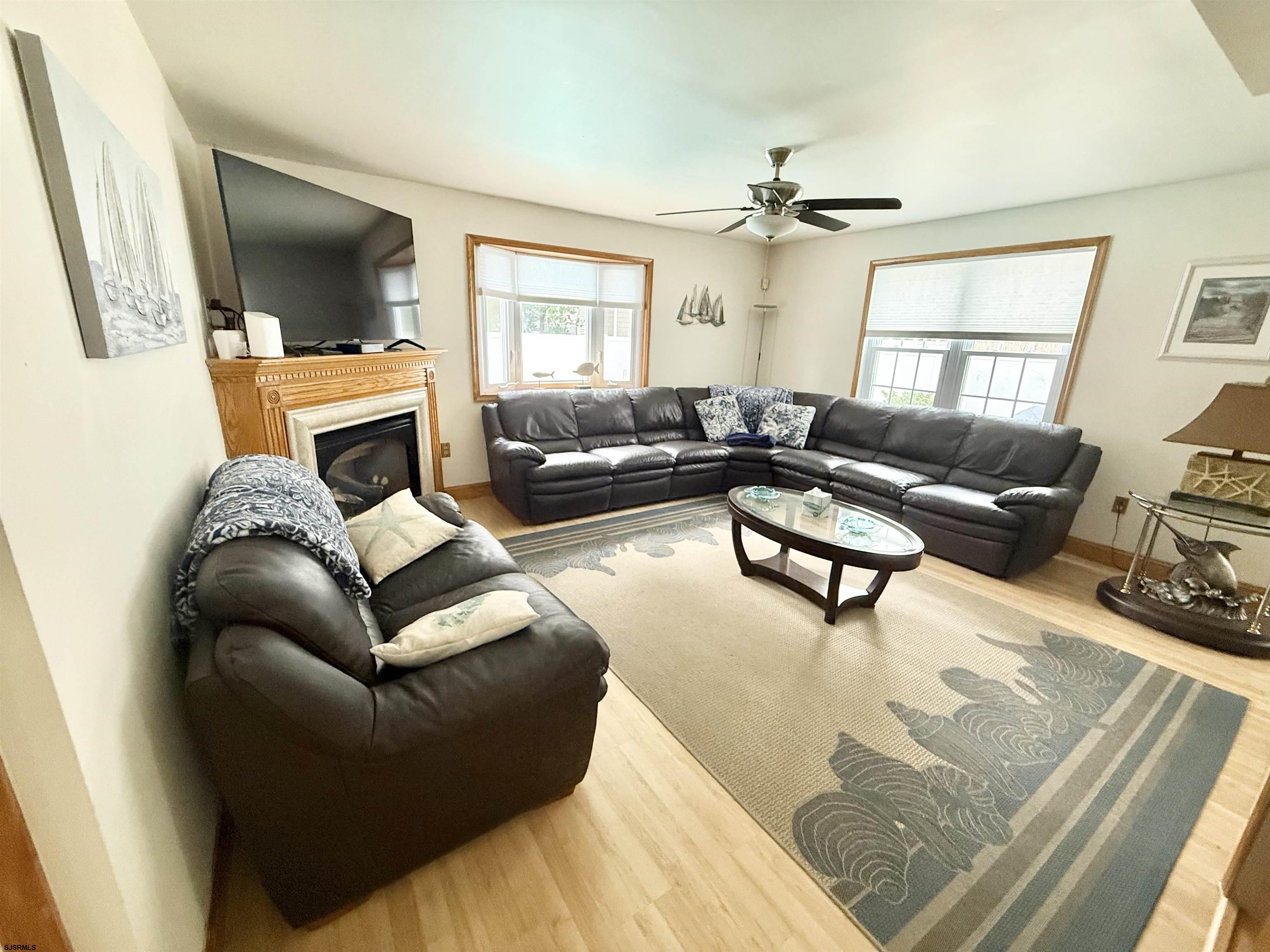 200 Creek Ct