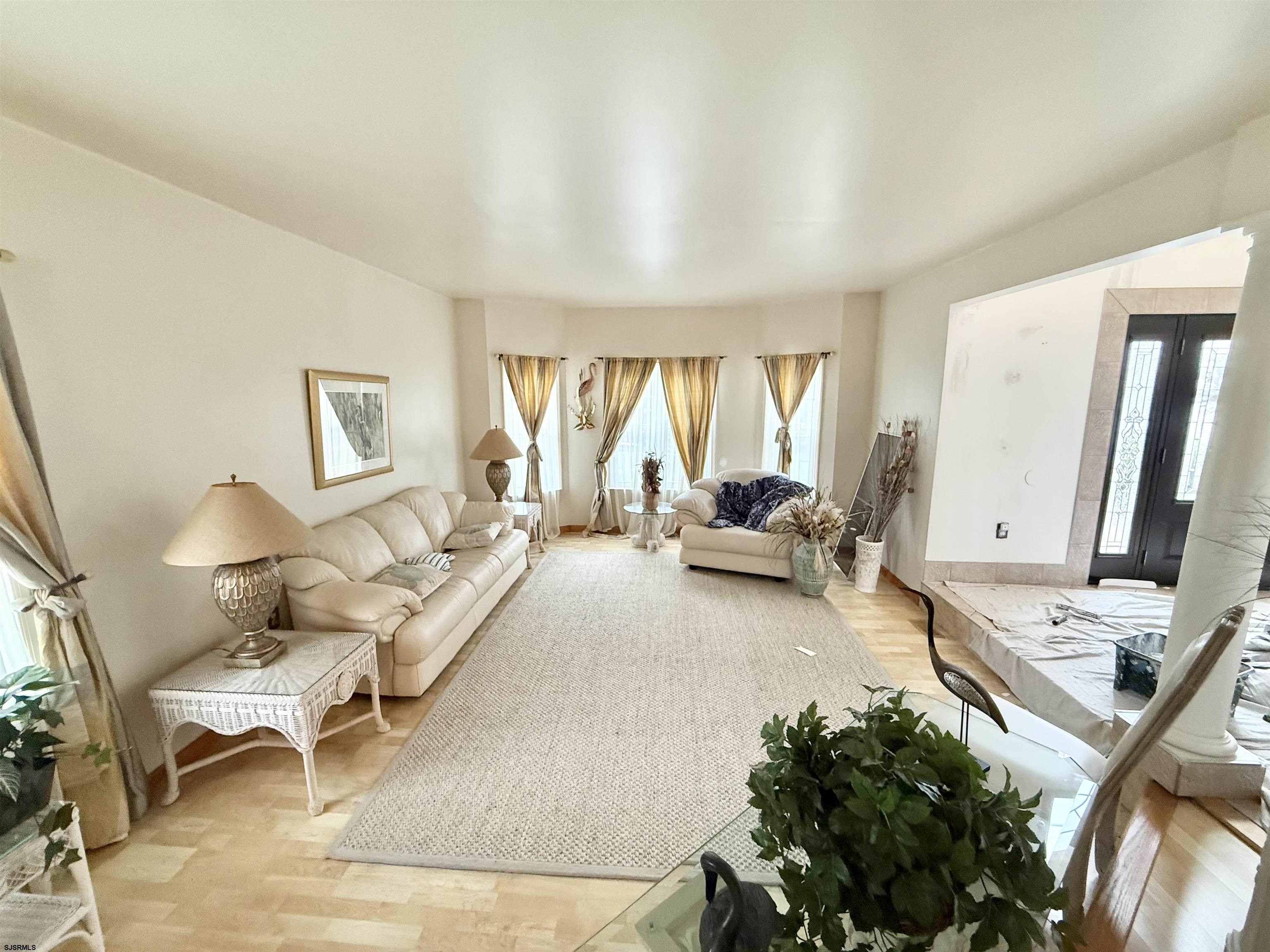 200 Creek Ct