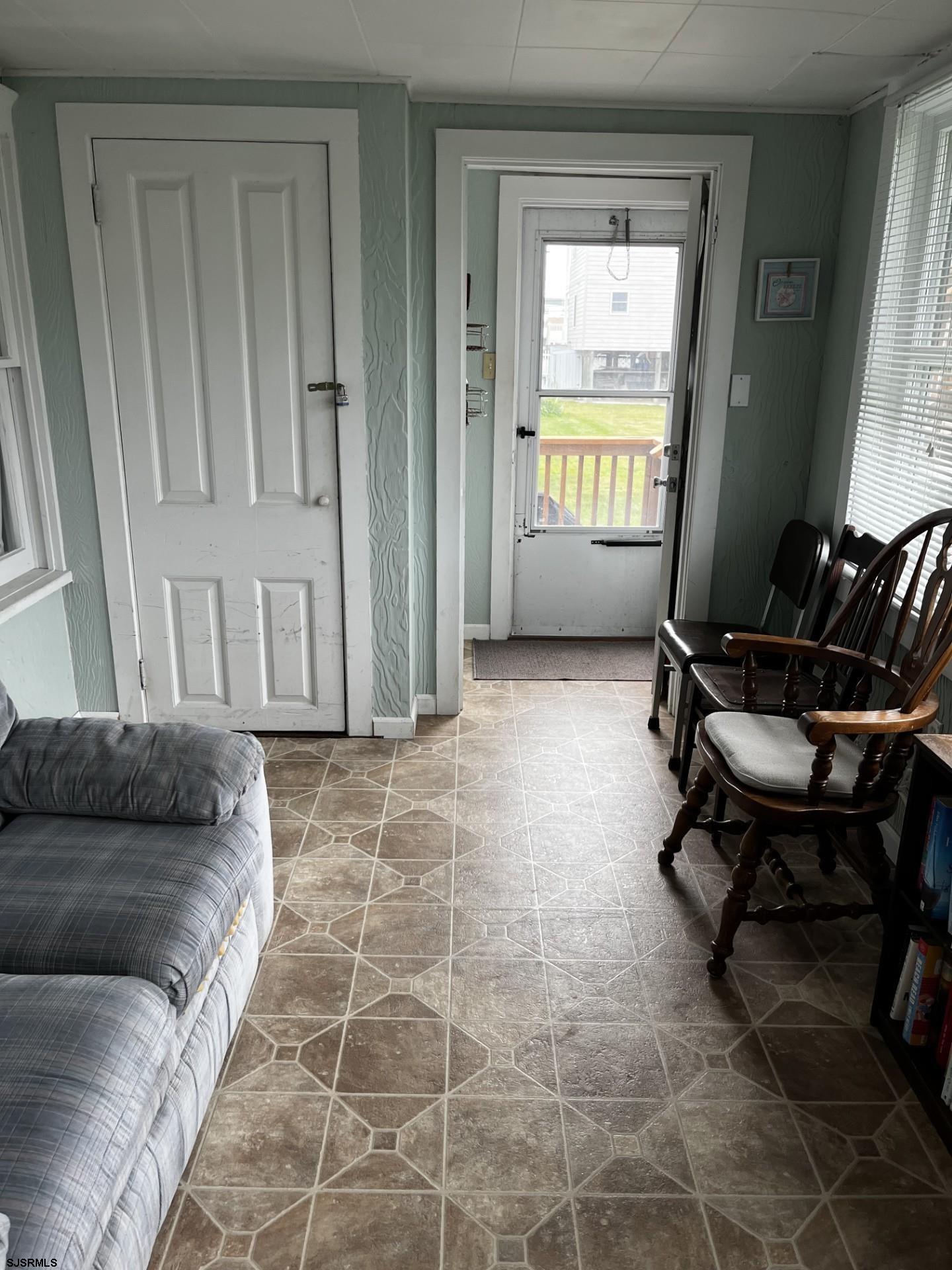 9 E Willard Avenue