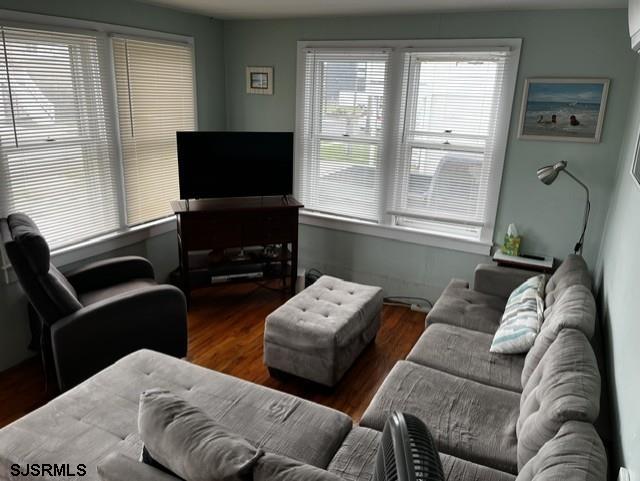 9 E Willard Avenue