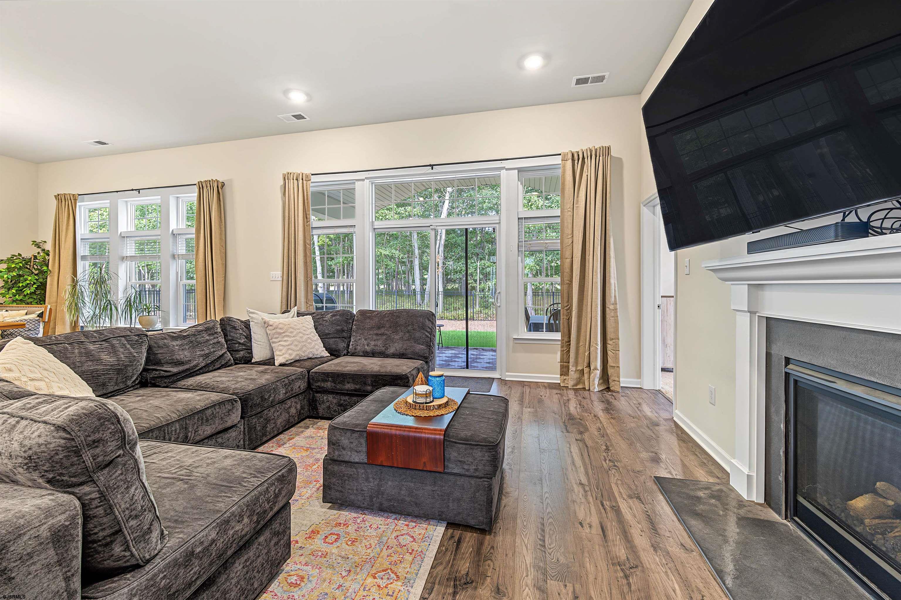 103 Laquinta Dr