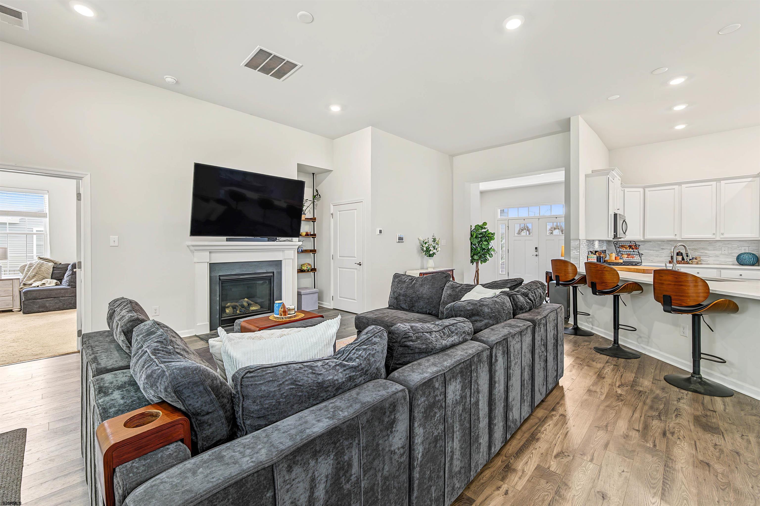 103 Laquinta Dr