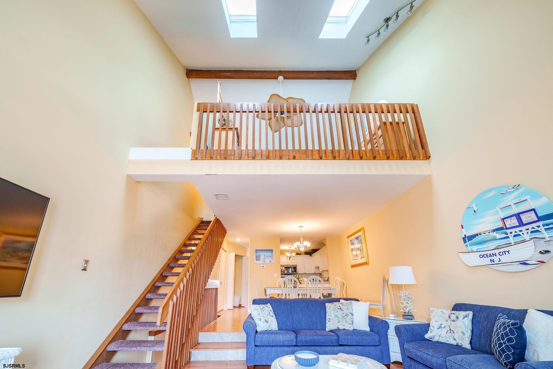 852 E 7th Street