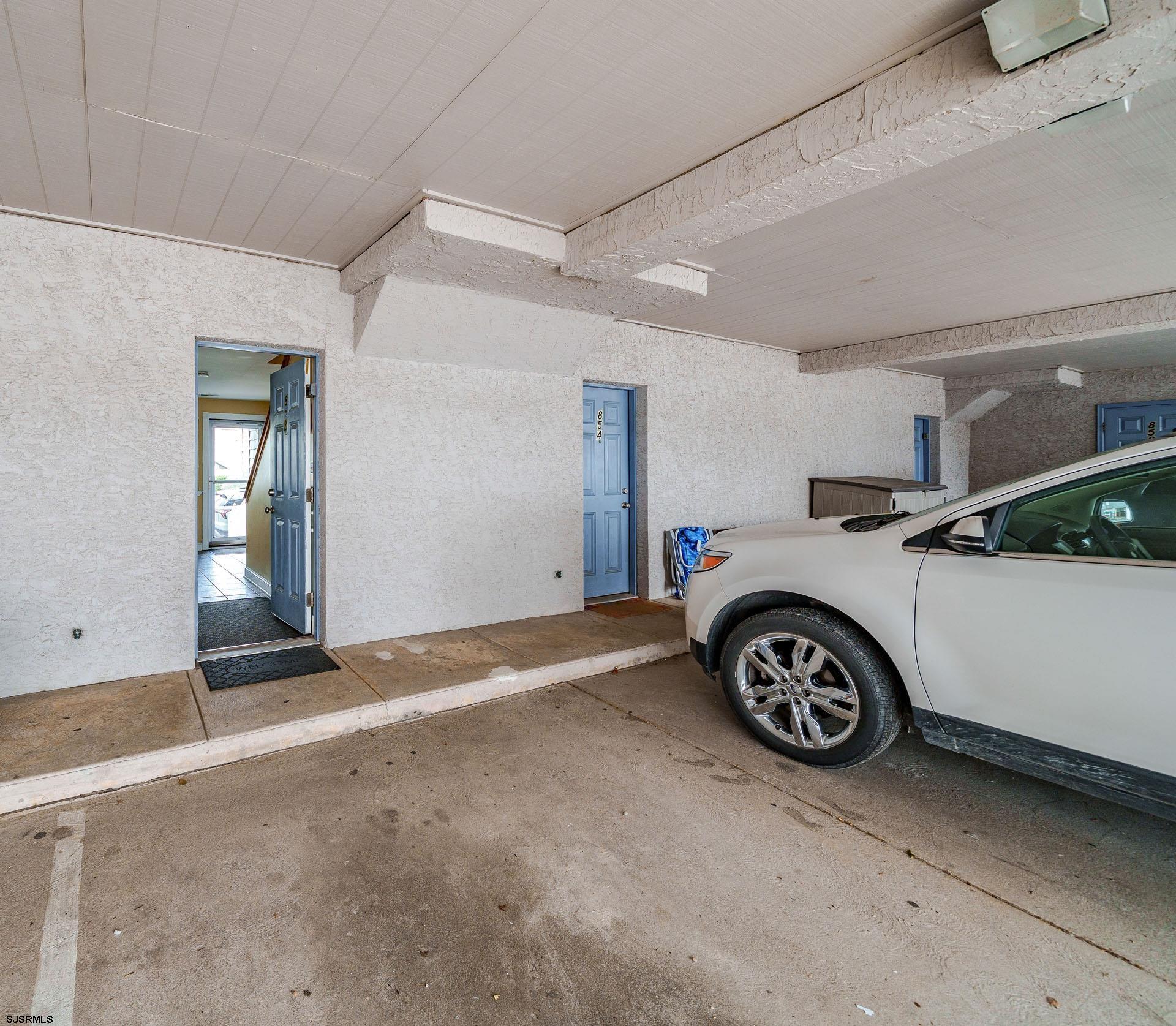 852 E 7th Street