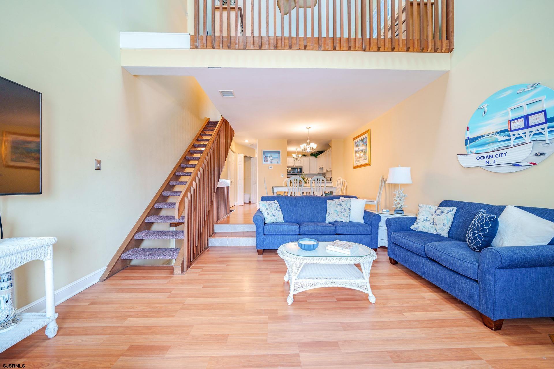 852 E 7th Street