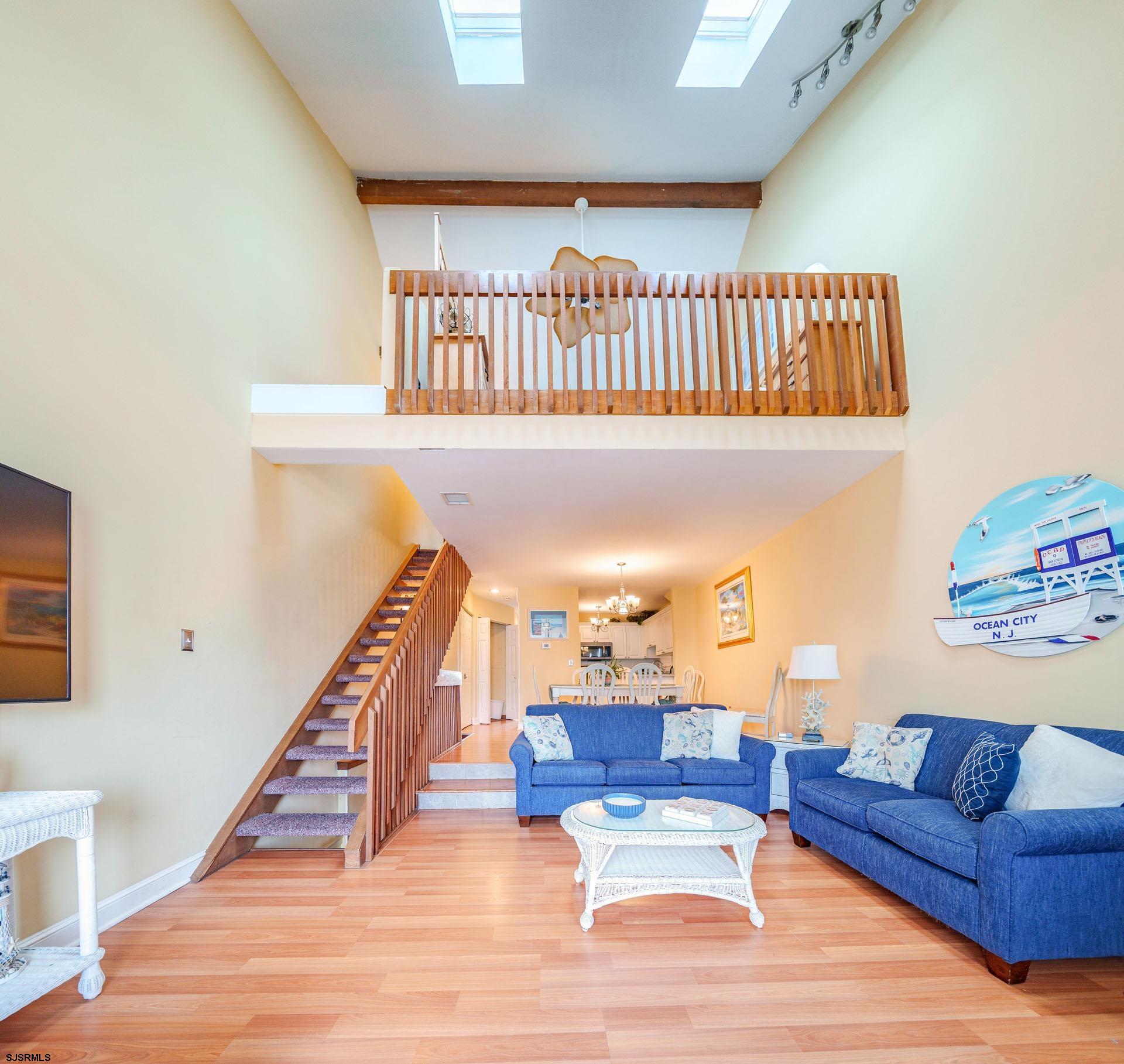 852 E 7th Street