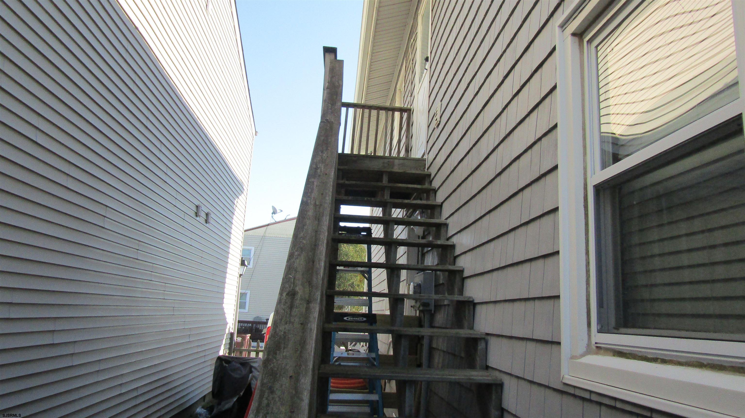 316-318 Hampshire Dr - Picture 3
