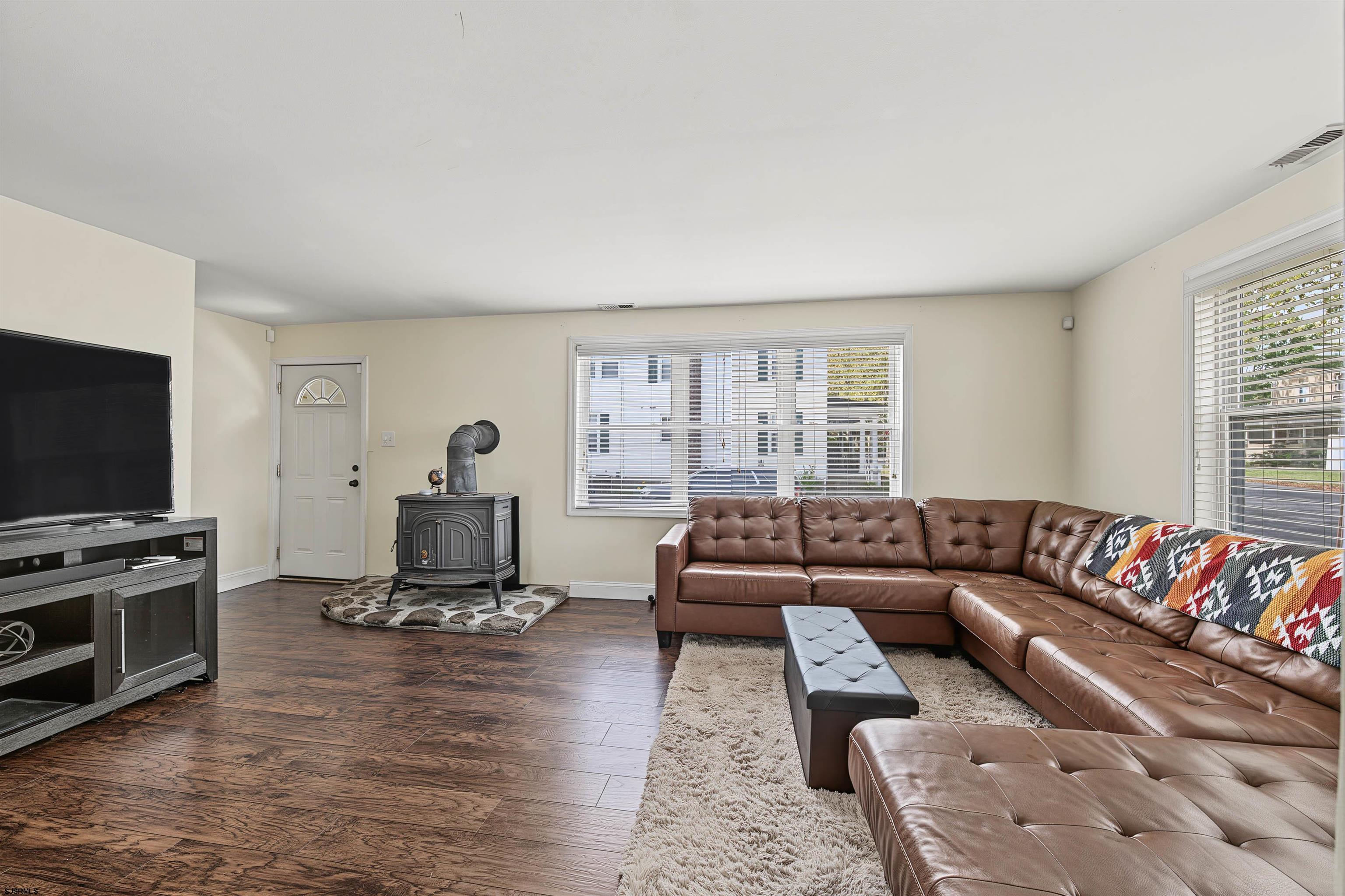 502 Boston - Picture 2
