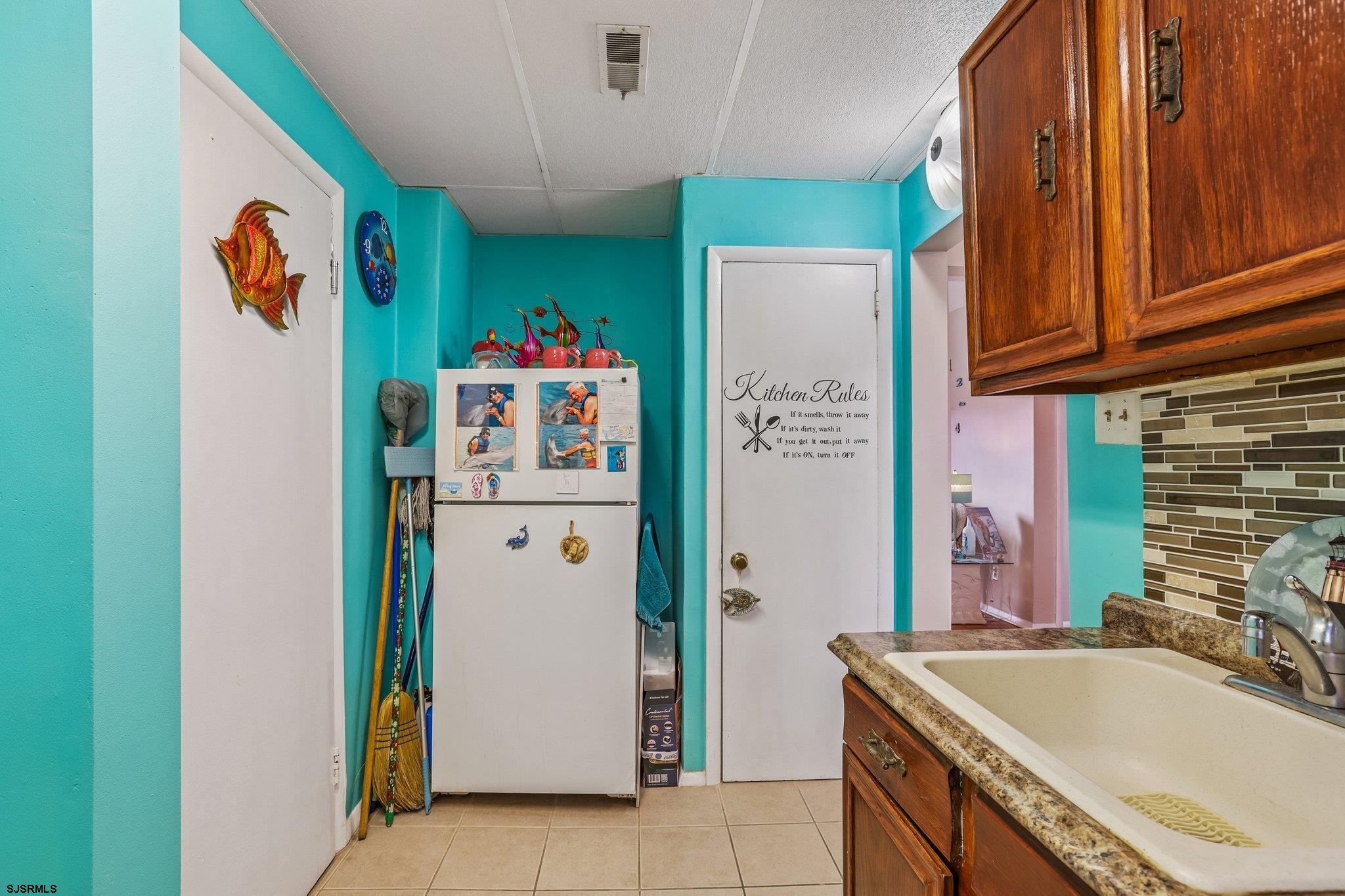2 S Montgomery Avenue