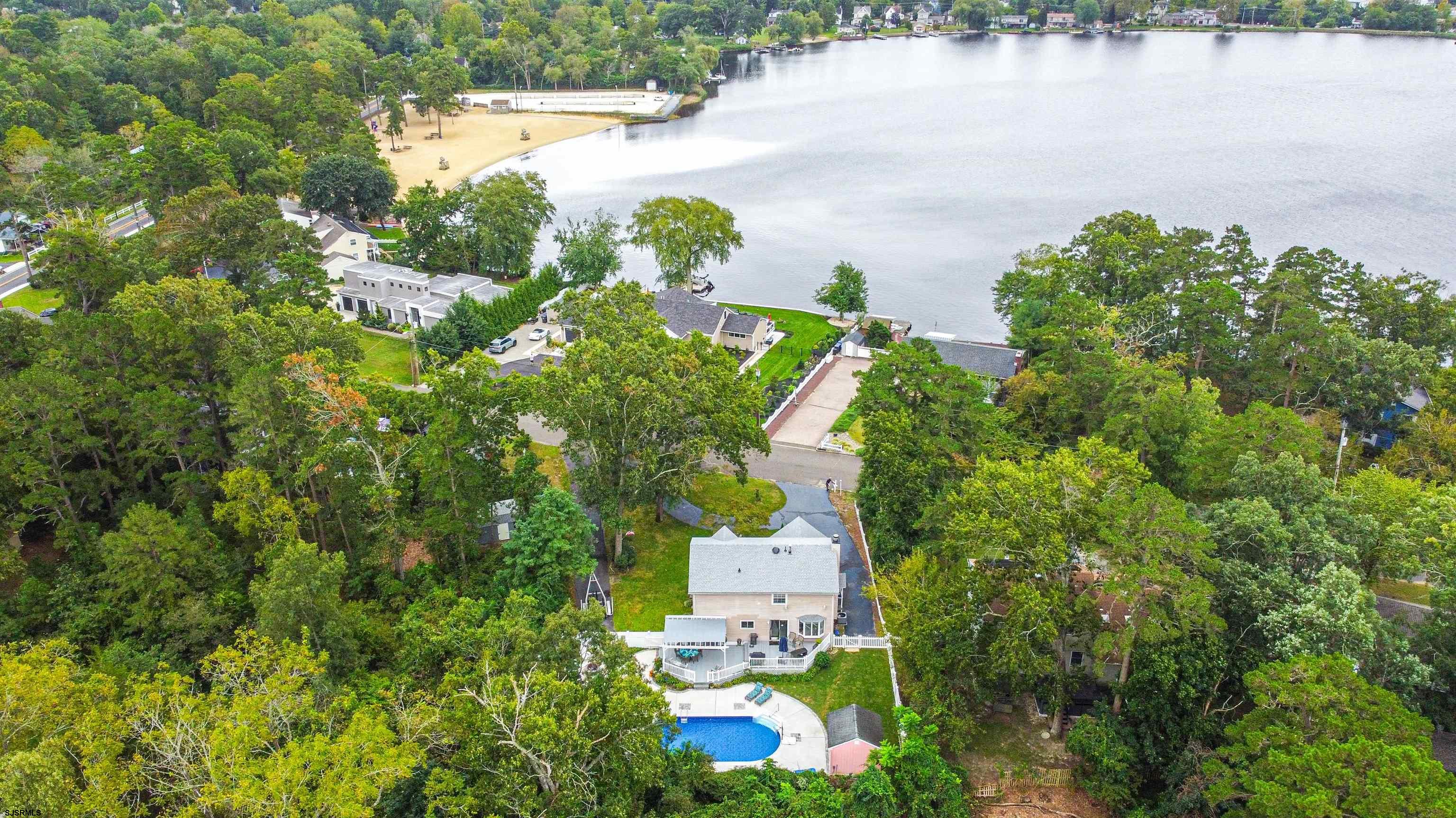 6521 Lake Dr