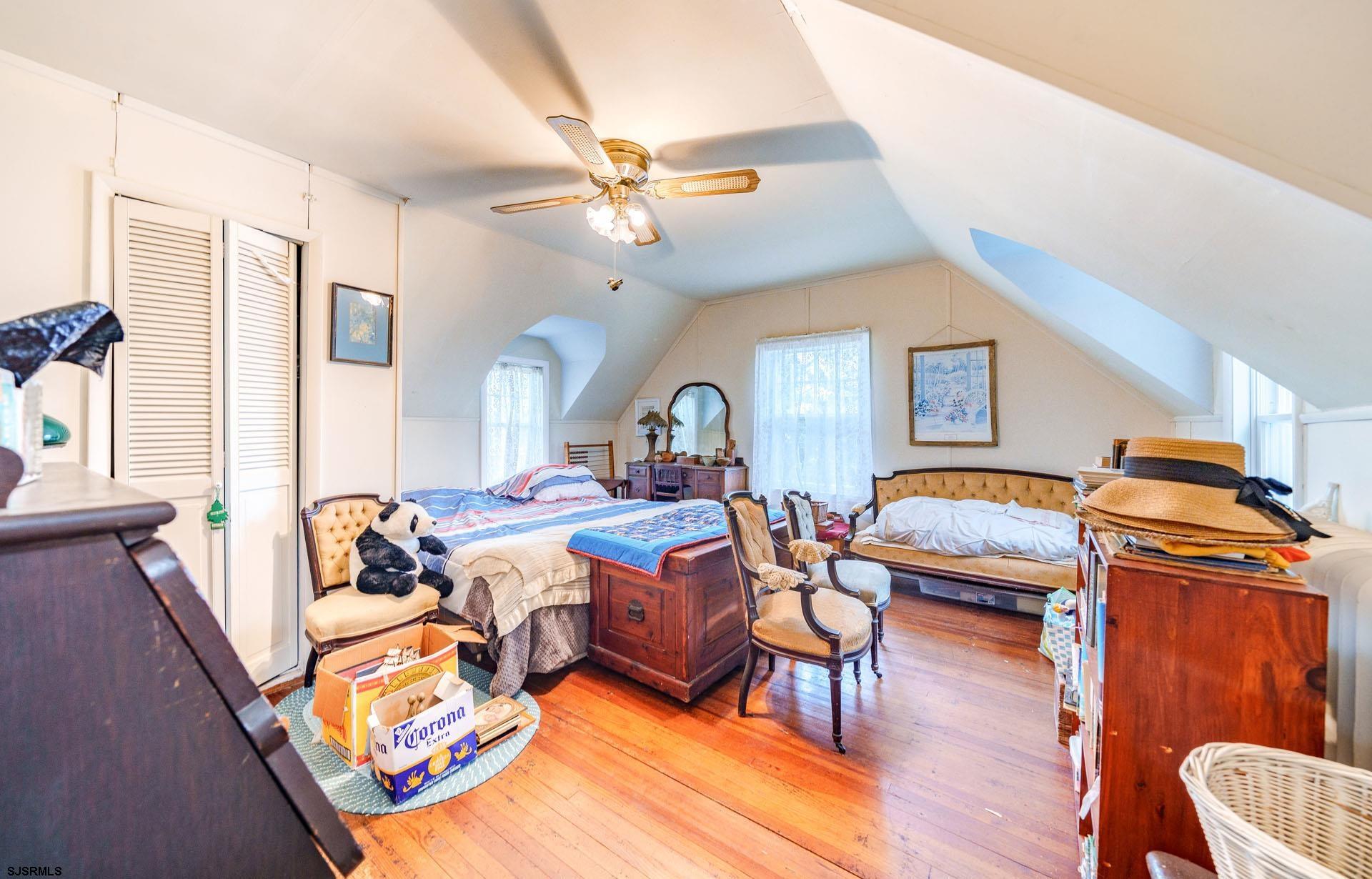 315 E Surf Road