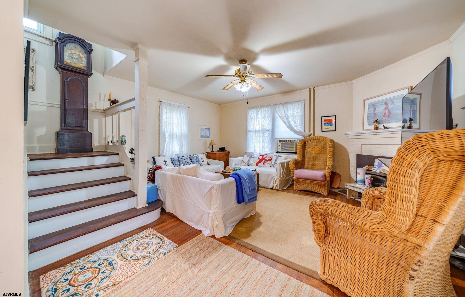 315 E Surf Road - Picture 4
