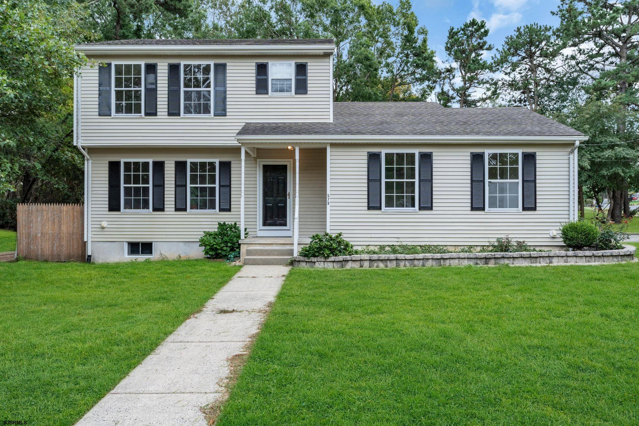 579 Coral Ln - Picture 1