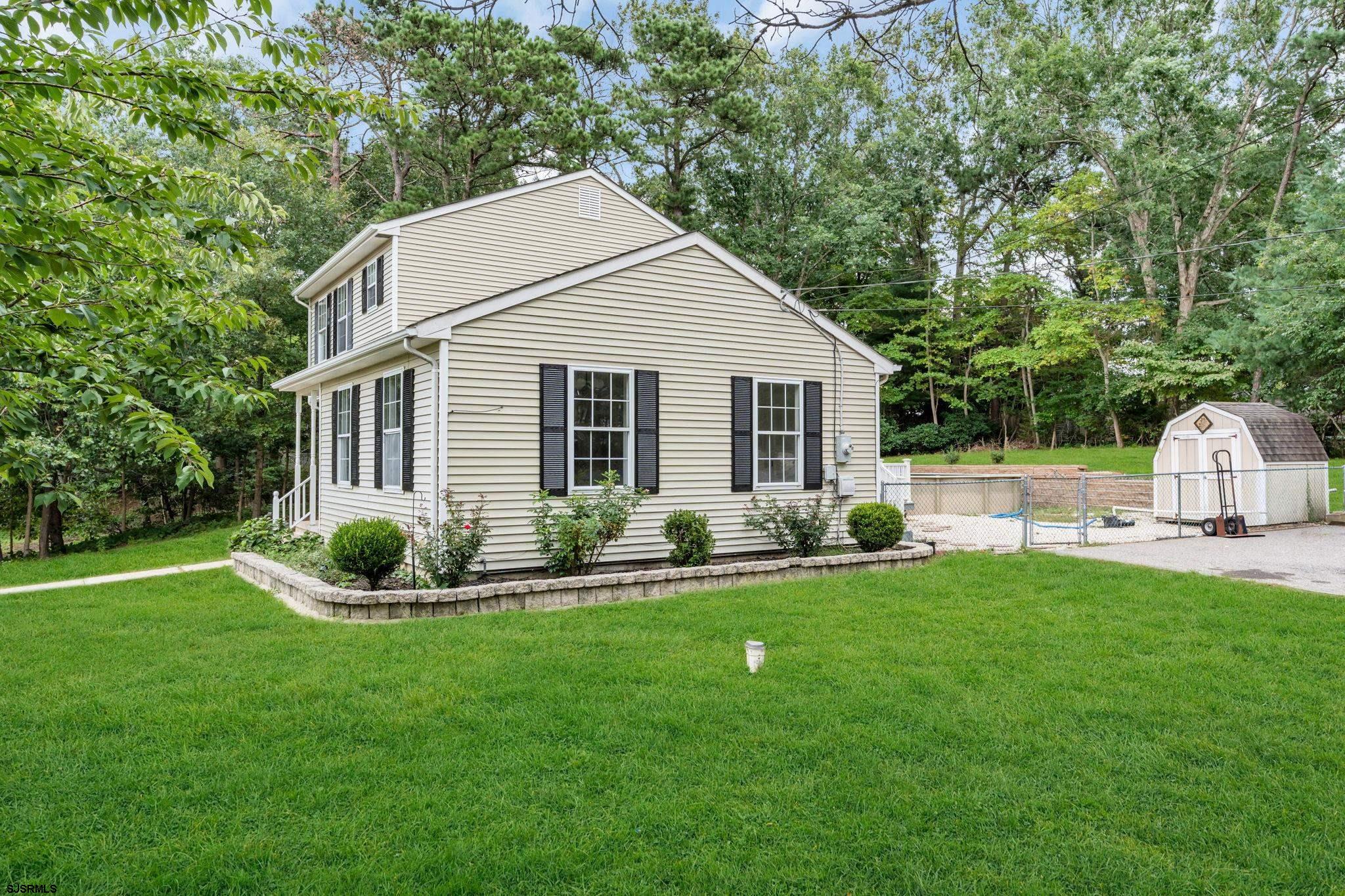 579 Coral Ln - Picture 2
