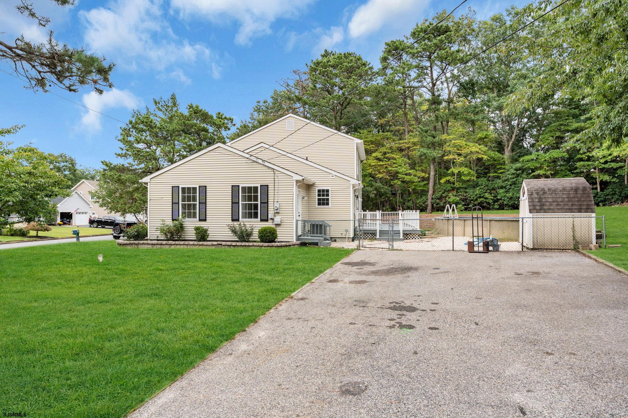 579 Coral Ln - Picture 3