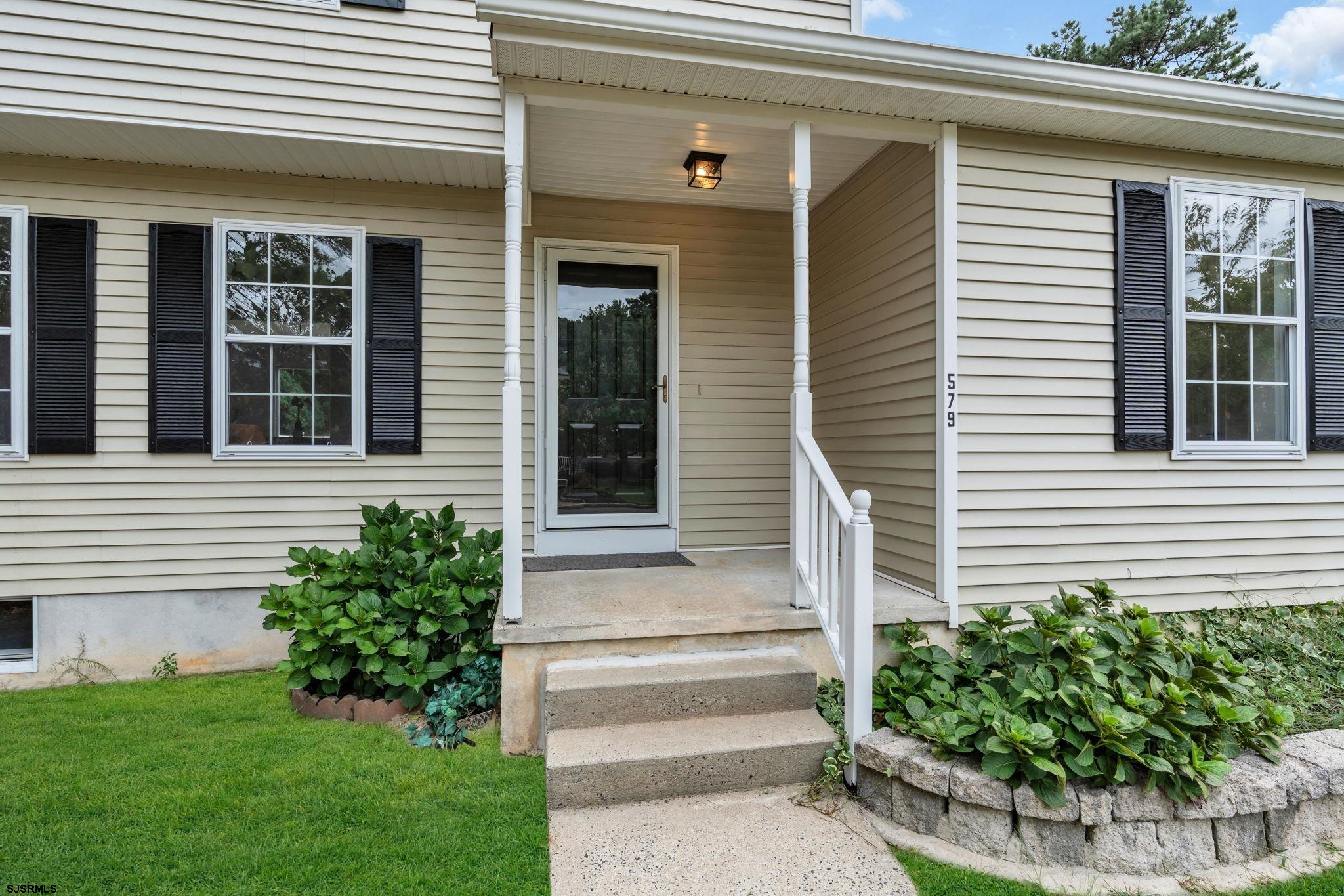 579 Coral Ln - Picture 4