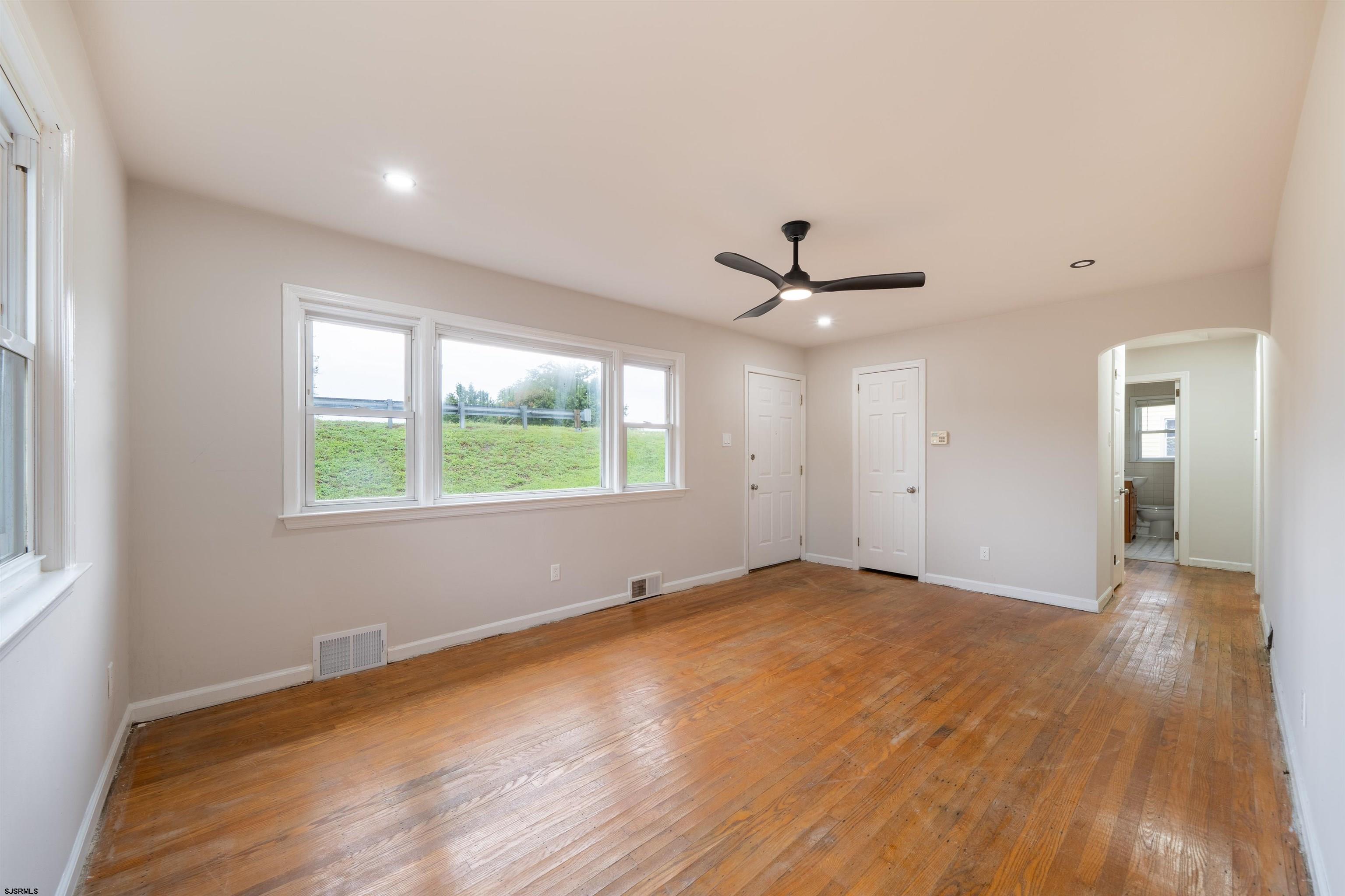 417 N Franklin Blvd - Picture 3