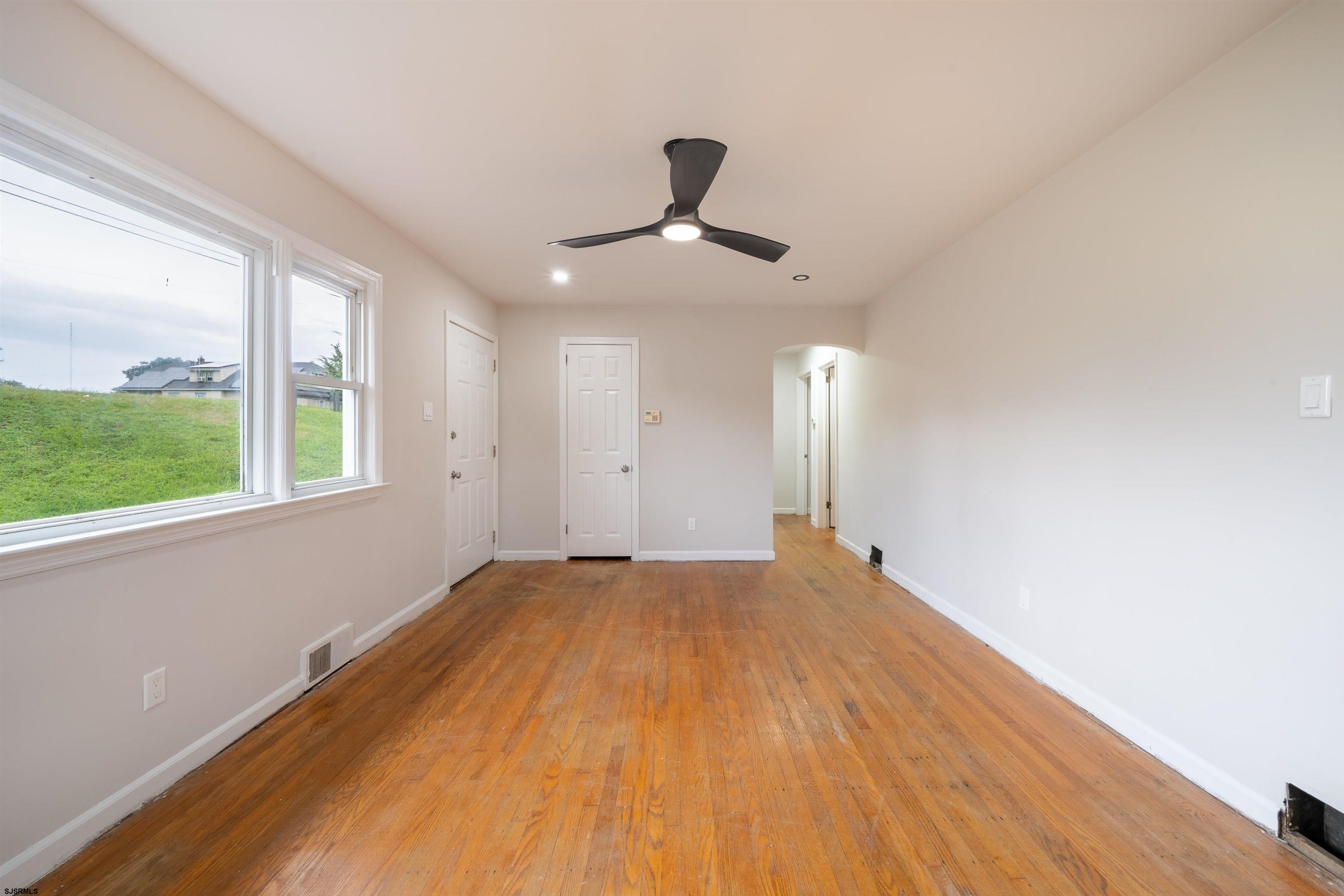 417 N Franklin Blvd - Picture 4