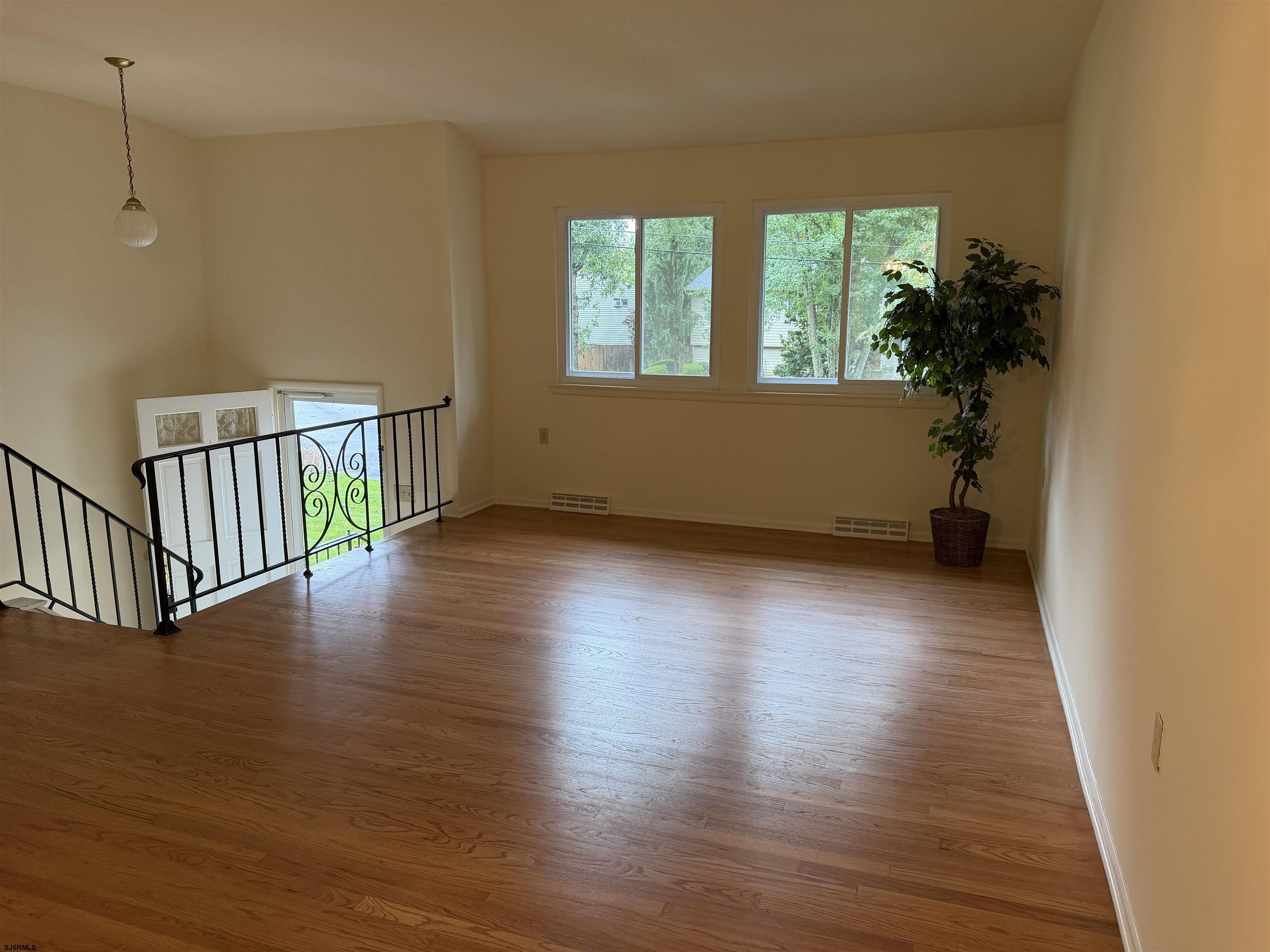 6351 Beech