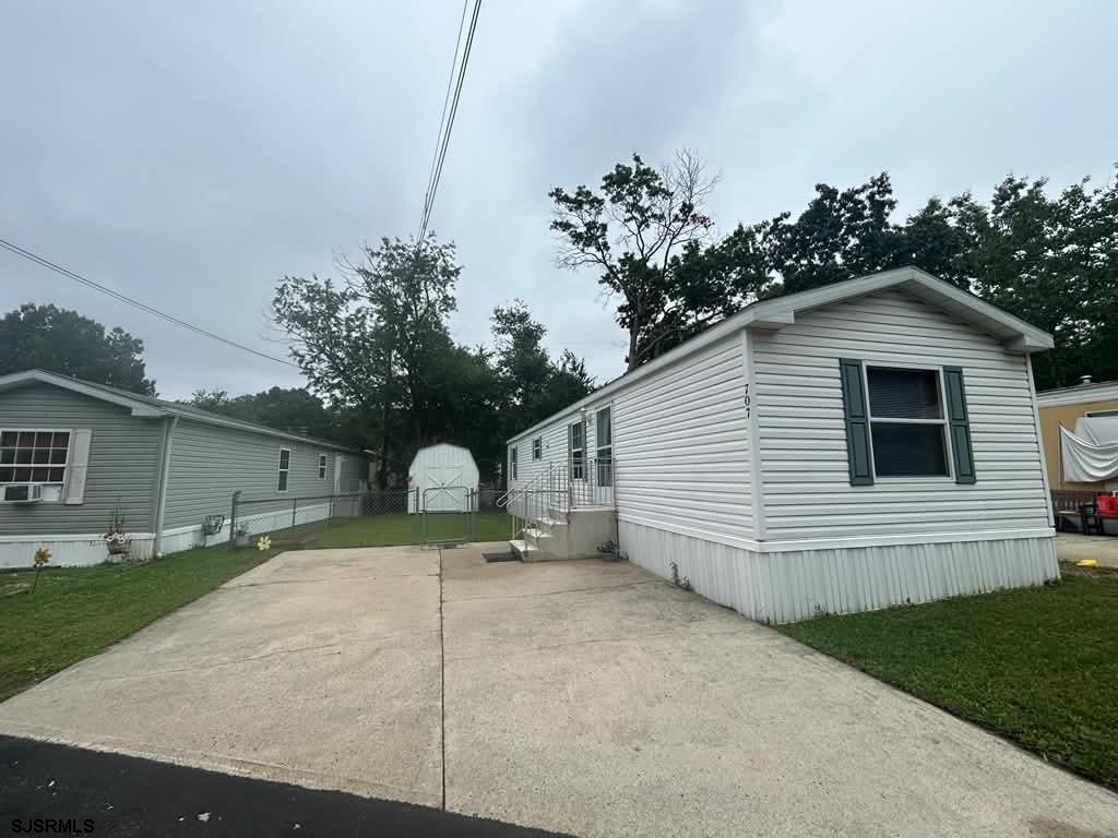 707 Sharkey Pl - Picture 1