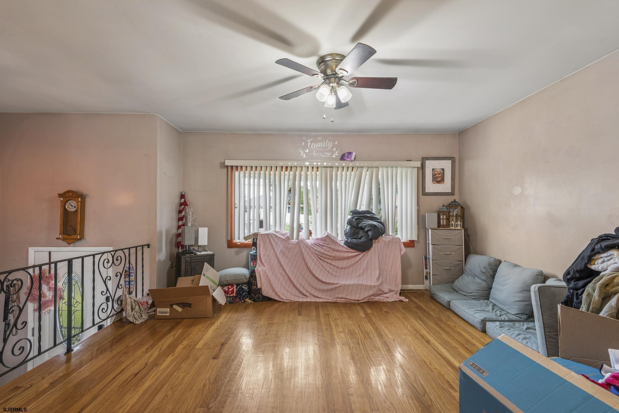 2 Walnut Dr