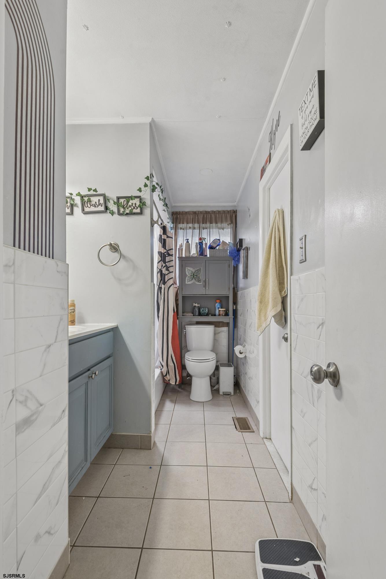 2 Walnut Dr