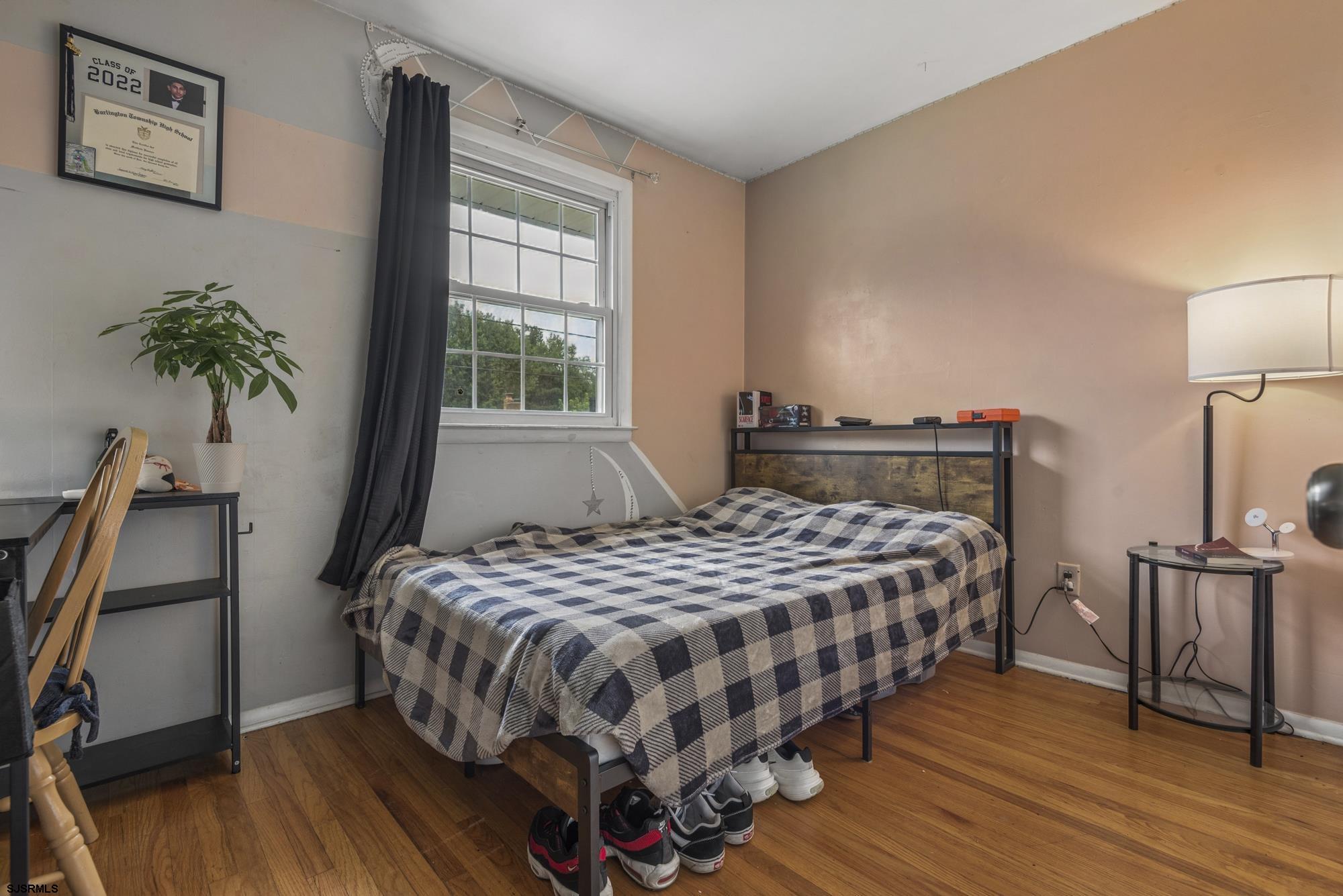 2 Walnut Dr
