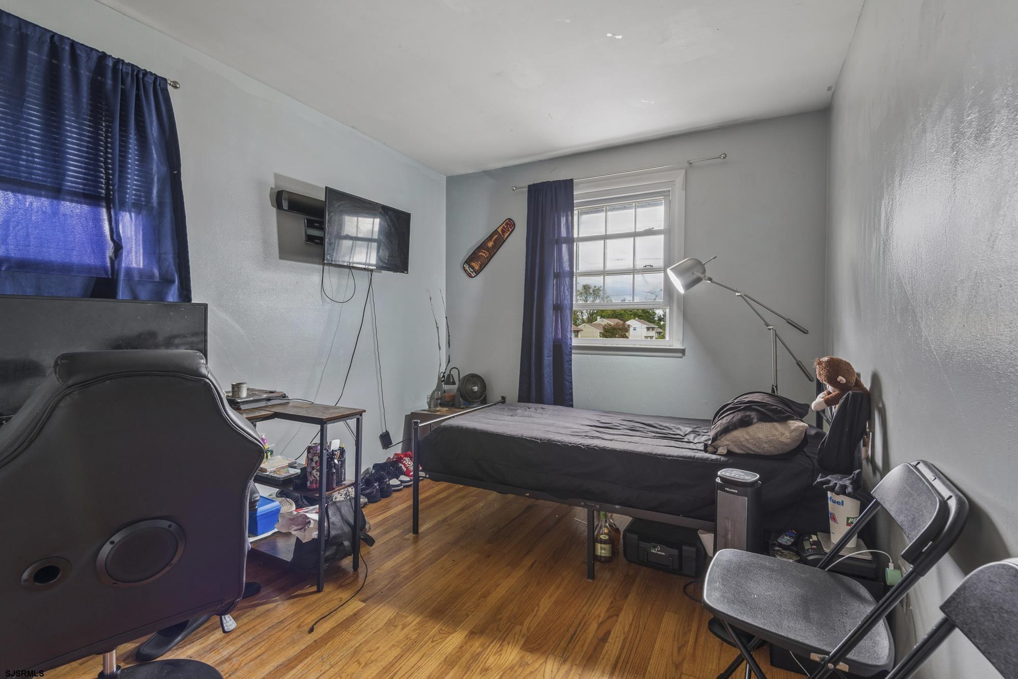 2 Walnut Dr