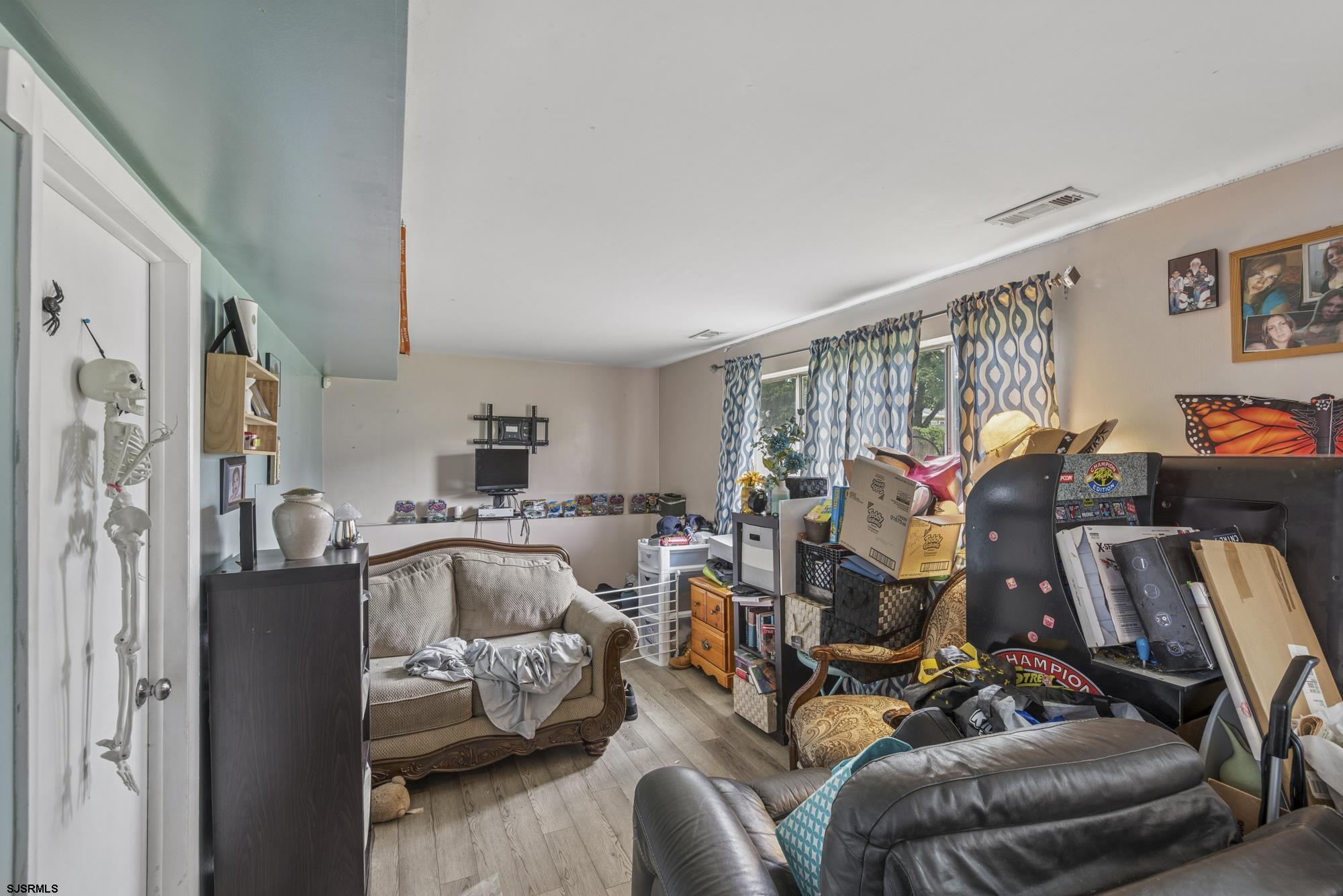 2 Walnut Dr