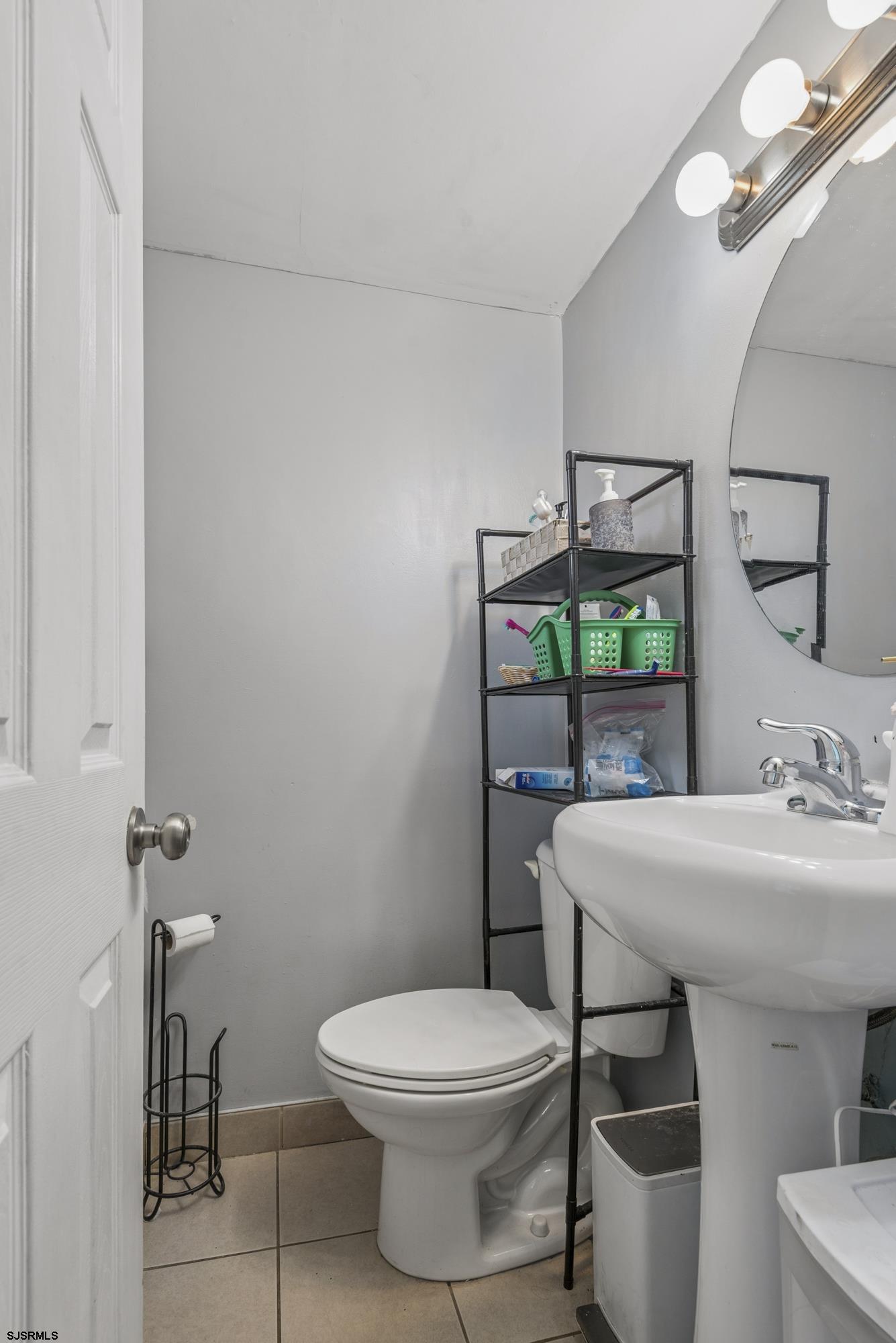 2 Walnut Dr
